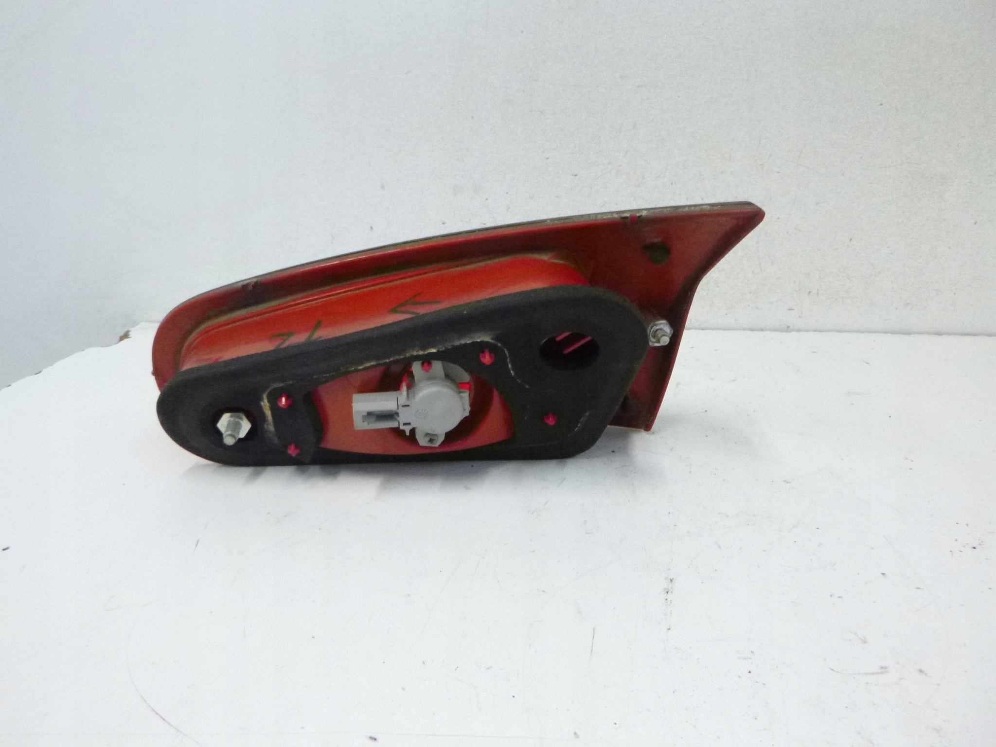 light rear z bonnet Alfa Romeo 147L 2005r.