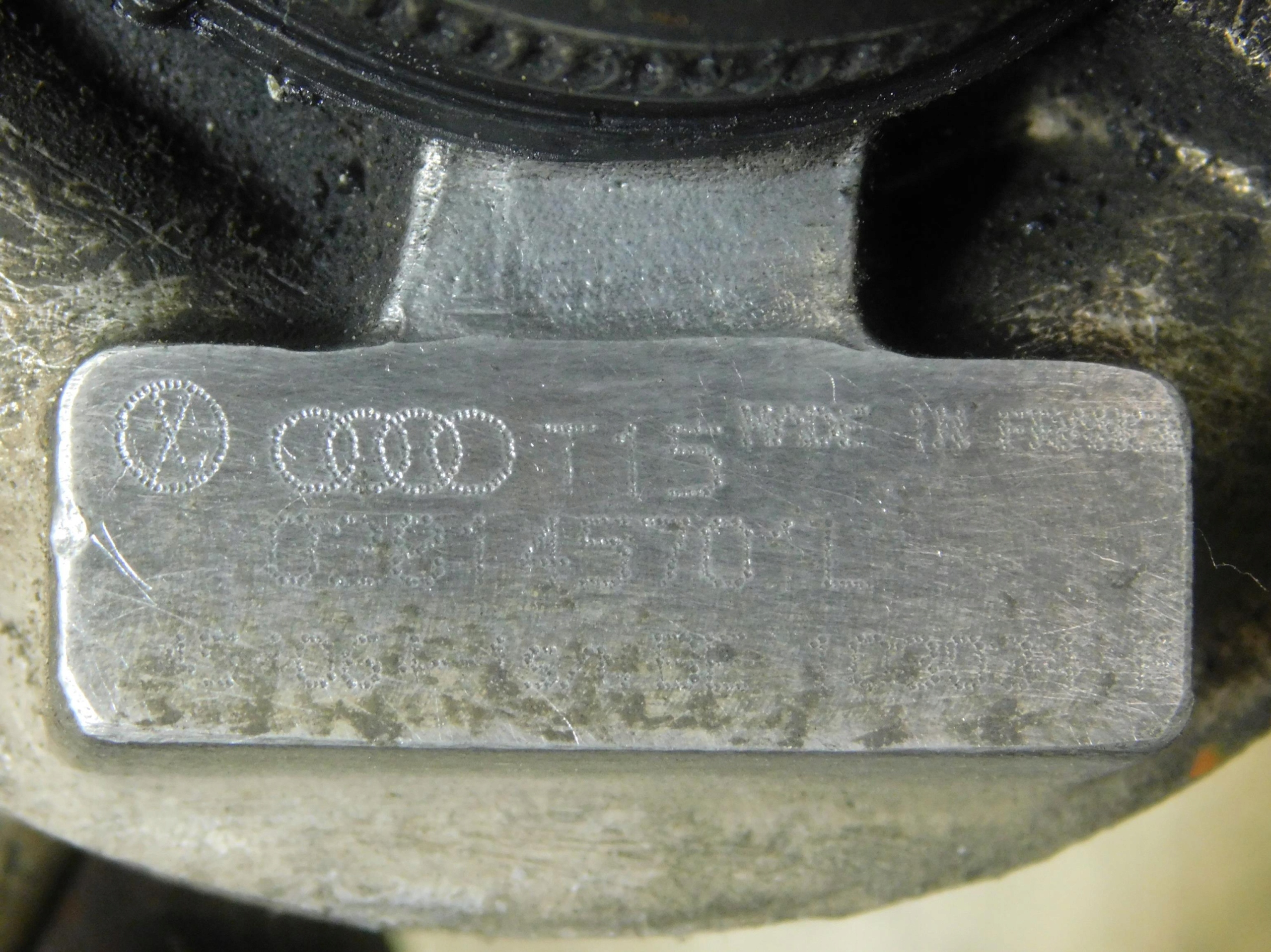 038145701L TURBOSPRĘŻARKA TURBINA VOLKSWAGEN TRANSPORTER IV T4 1.9 TD Producent części Volkswagen OE