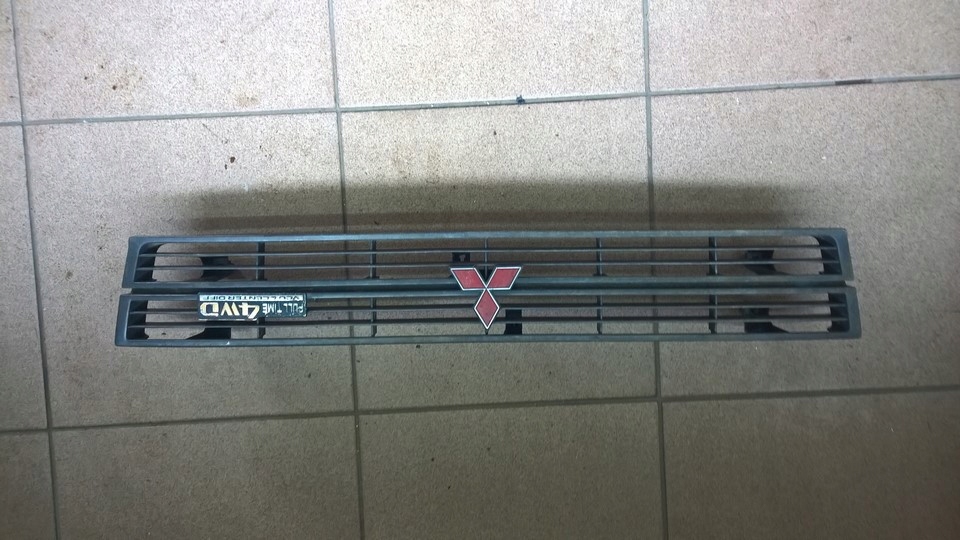 Grill MITSUBISHI MITSUBISHI