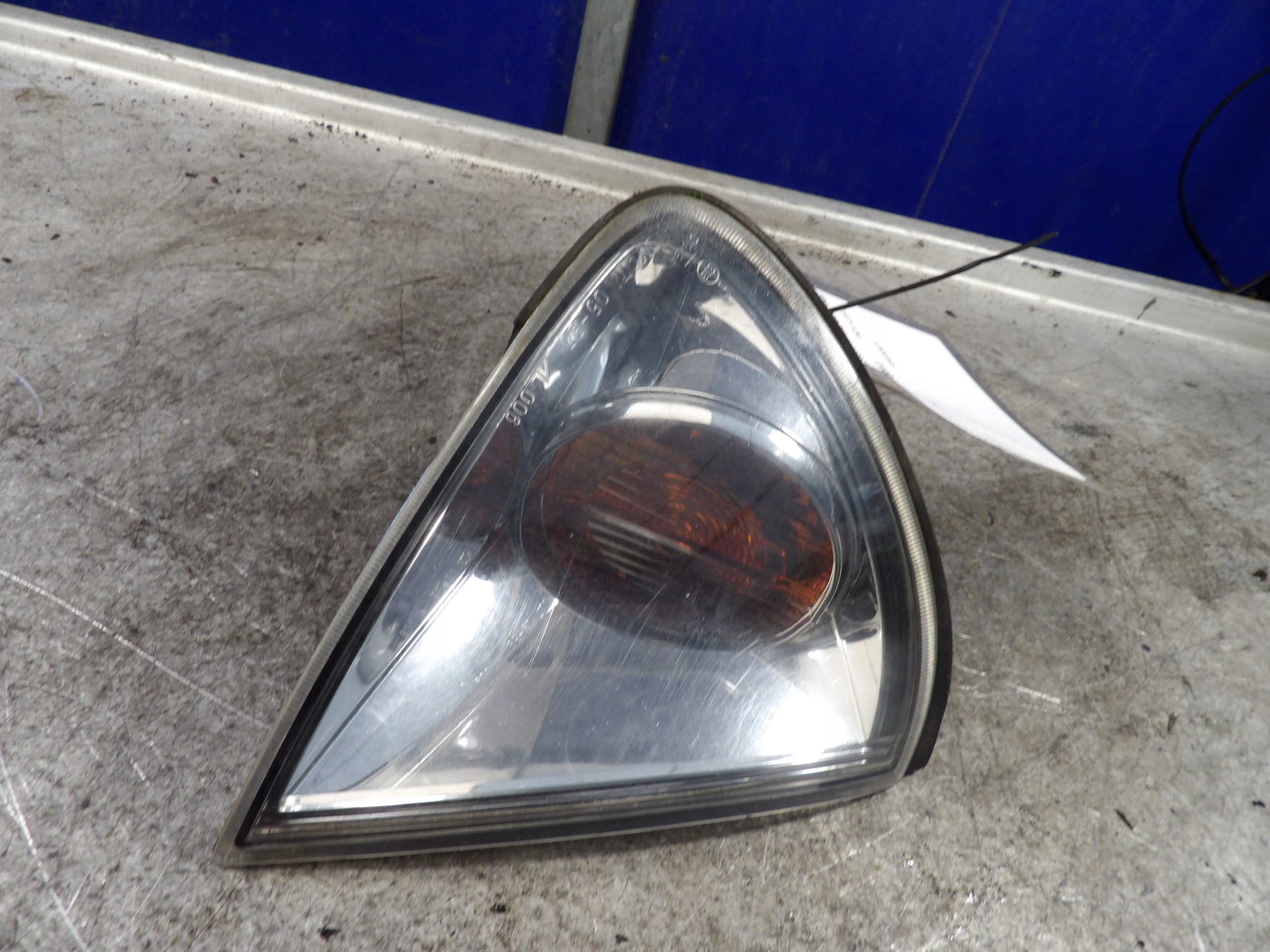 Toyota Avensis and indicator right