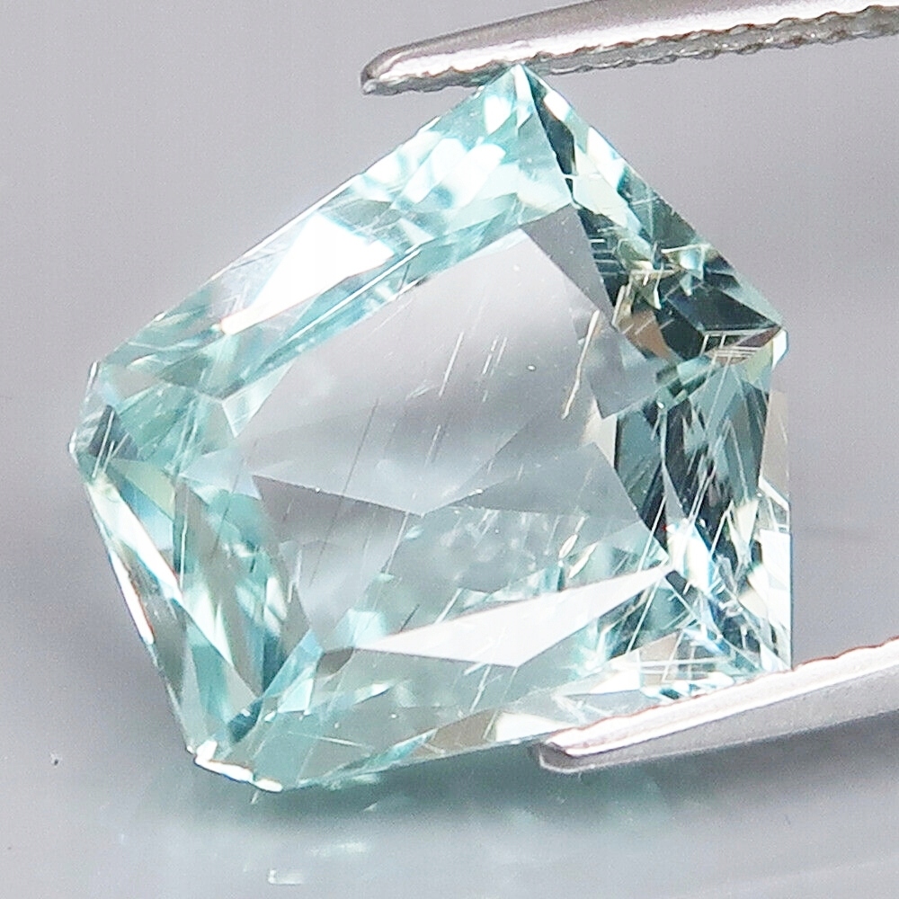 akvamarín 5,10 ct 13,14 mm x 12,30 mm certifikát