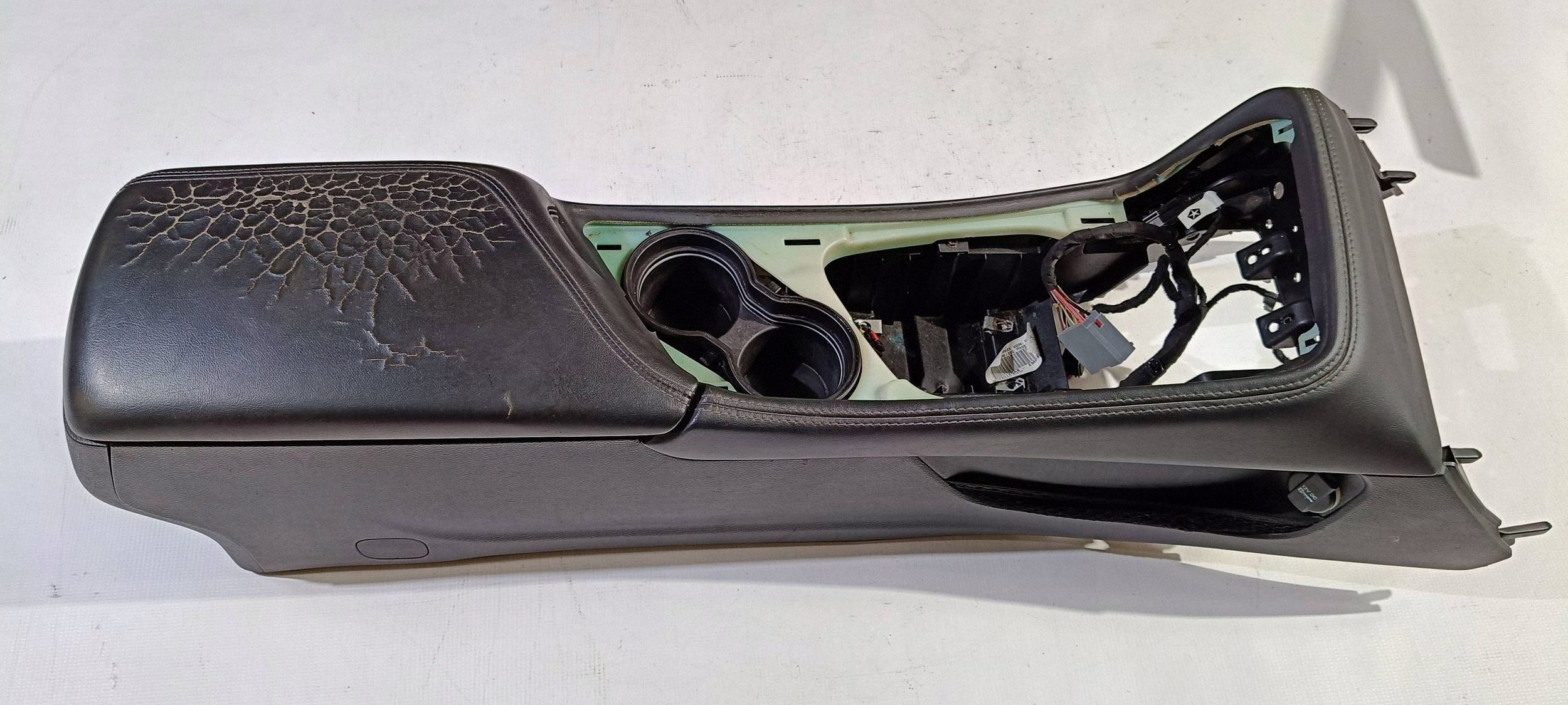 console tunel central armrest Dodge Challenger 2015