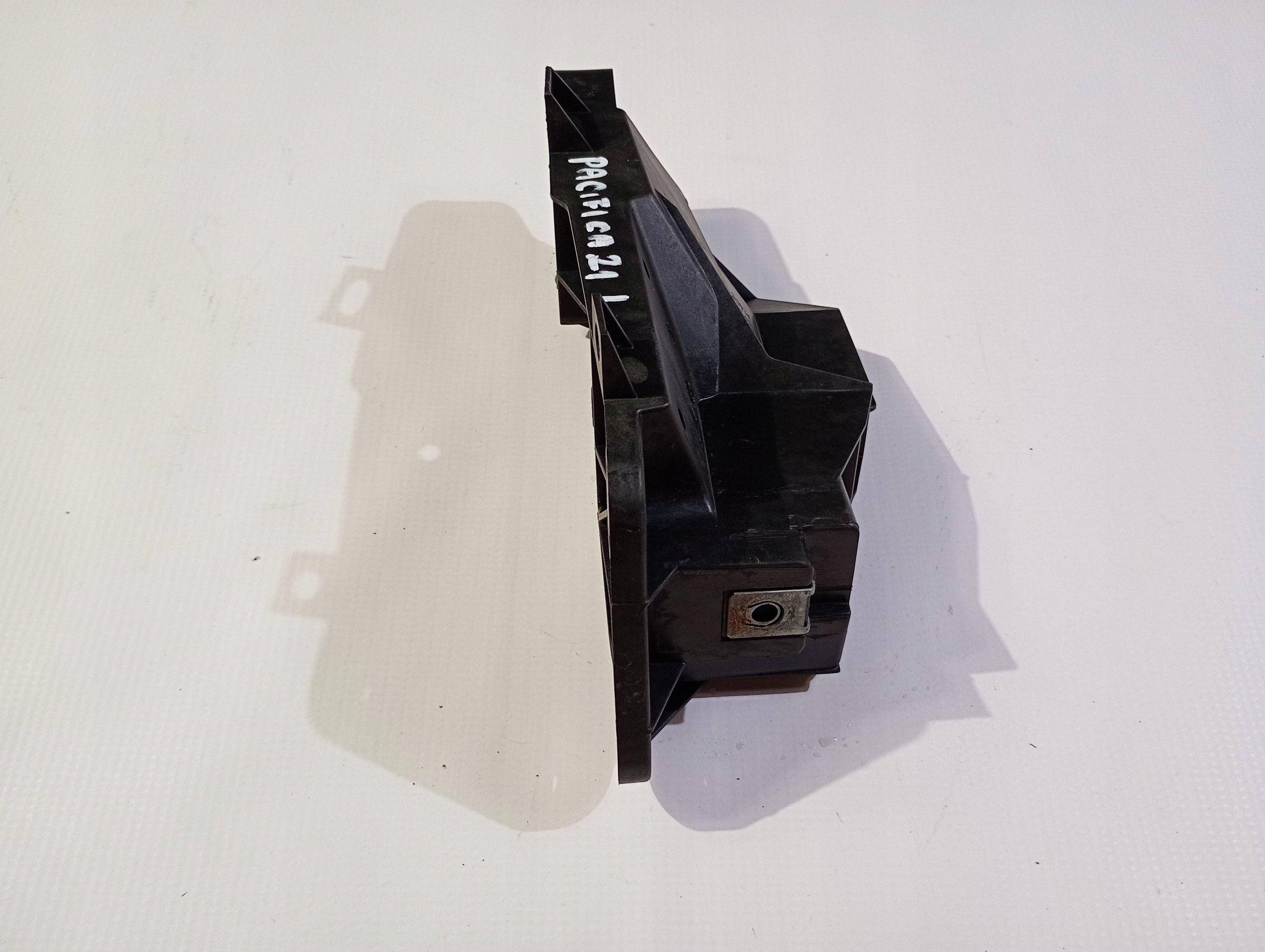 maniglia Consolle staffa radiatore sinistro Chrysler Pacifica 2021