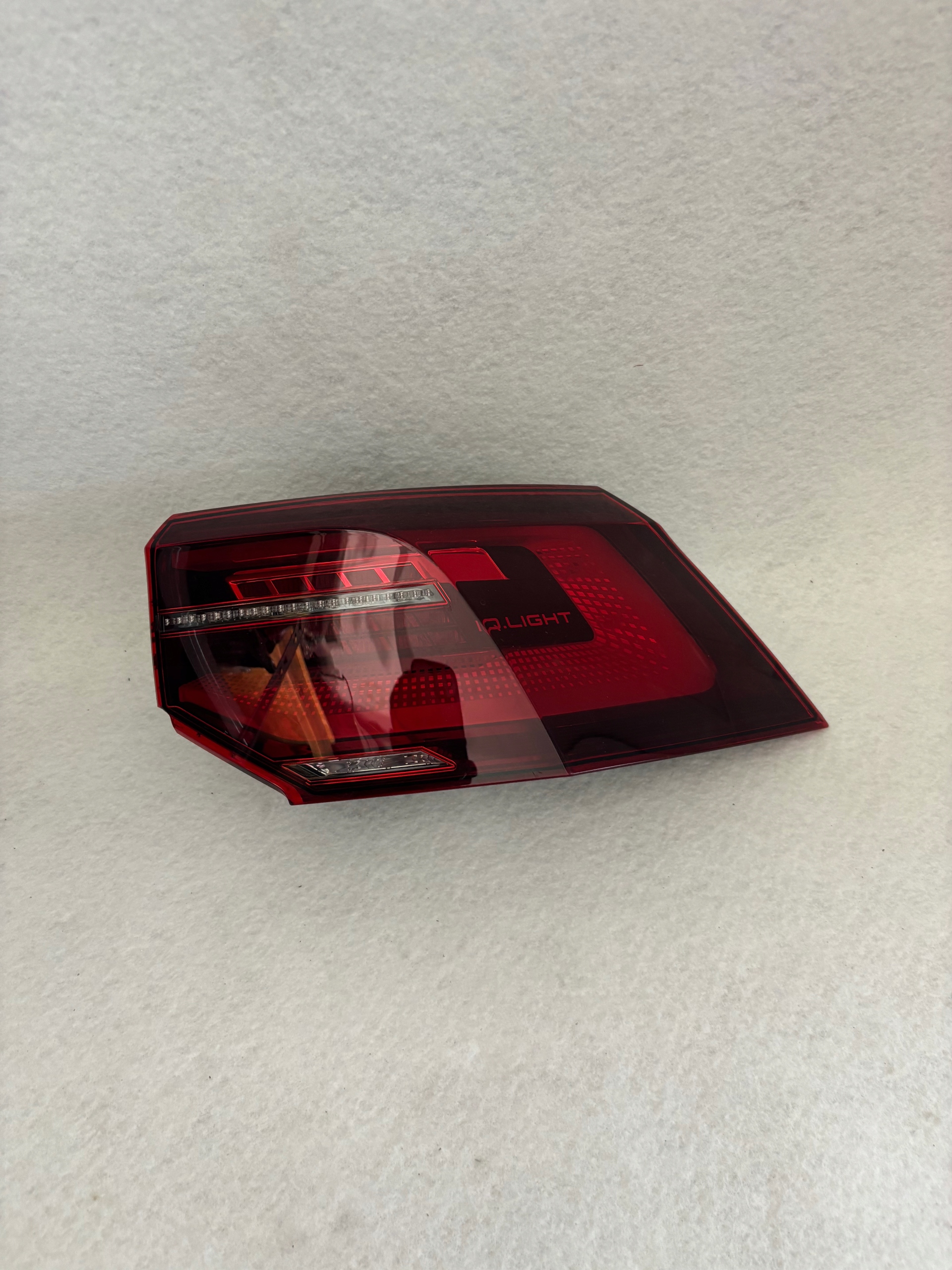 фонарь правый led vw GOLF VIII 5H0945208A IQ