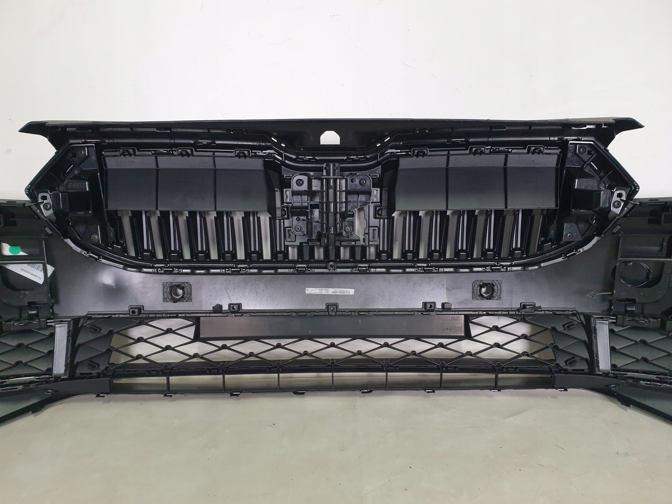 SKODA SUPERB IV 3P0 23-> bumper front front 6 x PDC cover 3P0807221