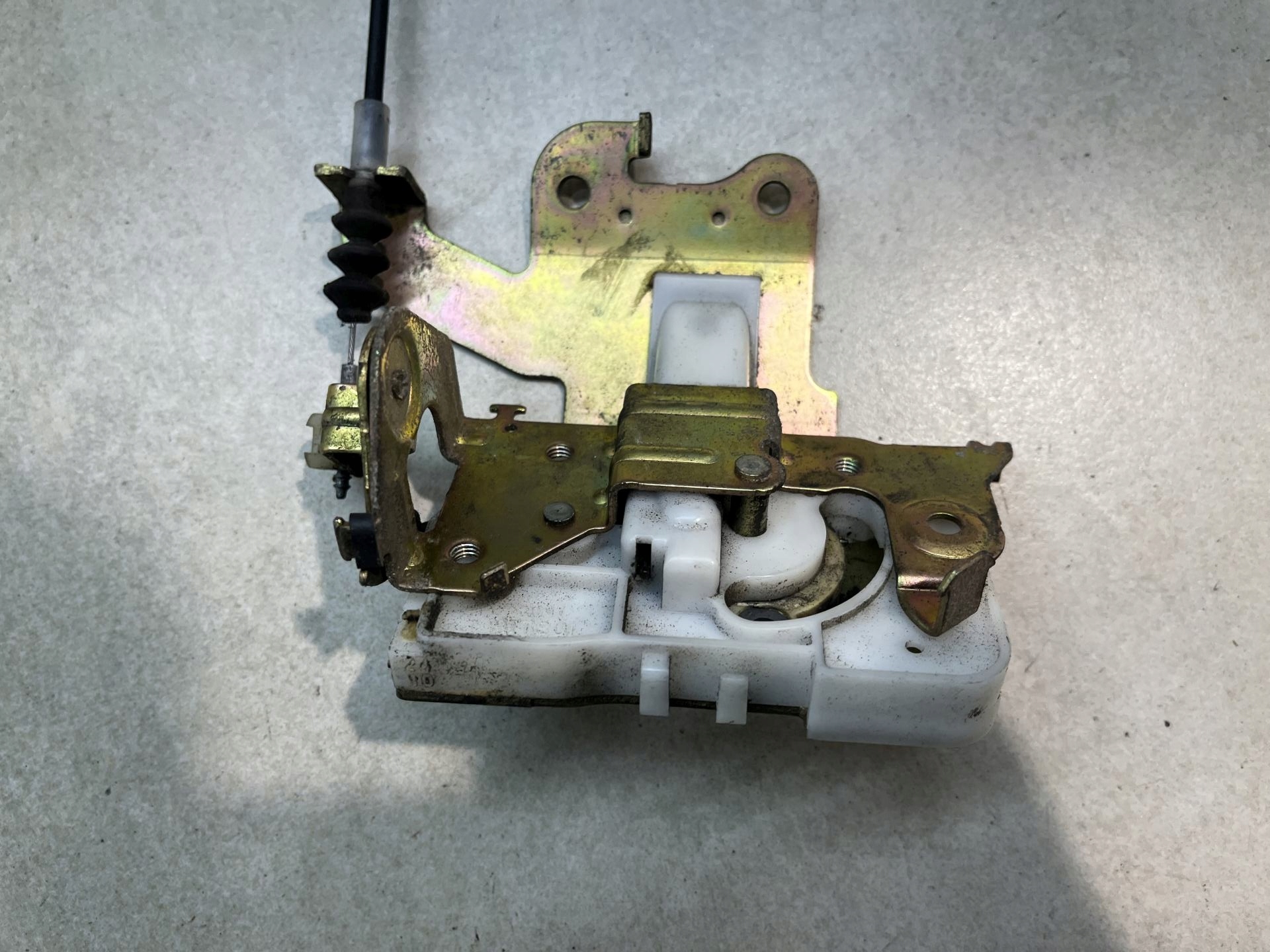 lock door left rear part MAZDA MPV 2.0 D