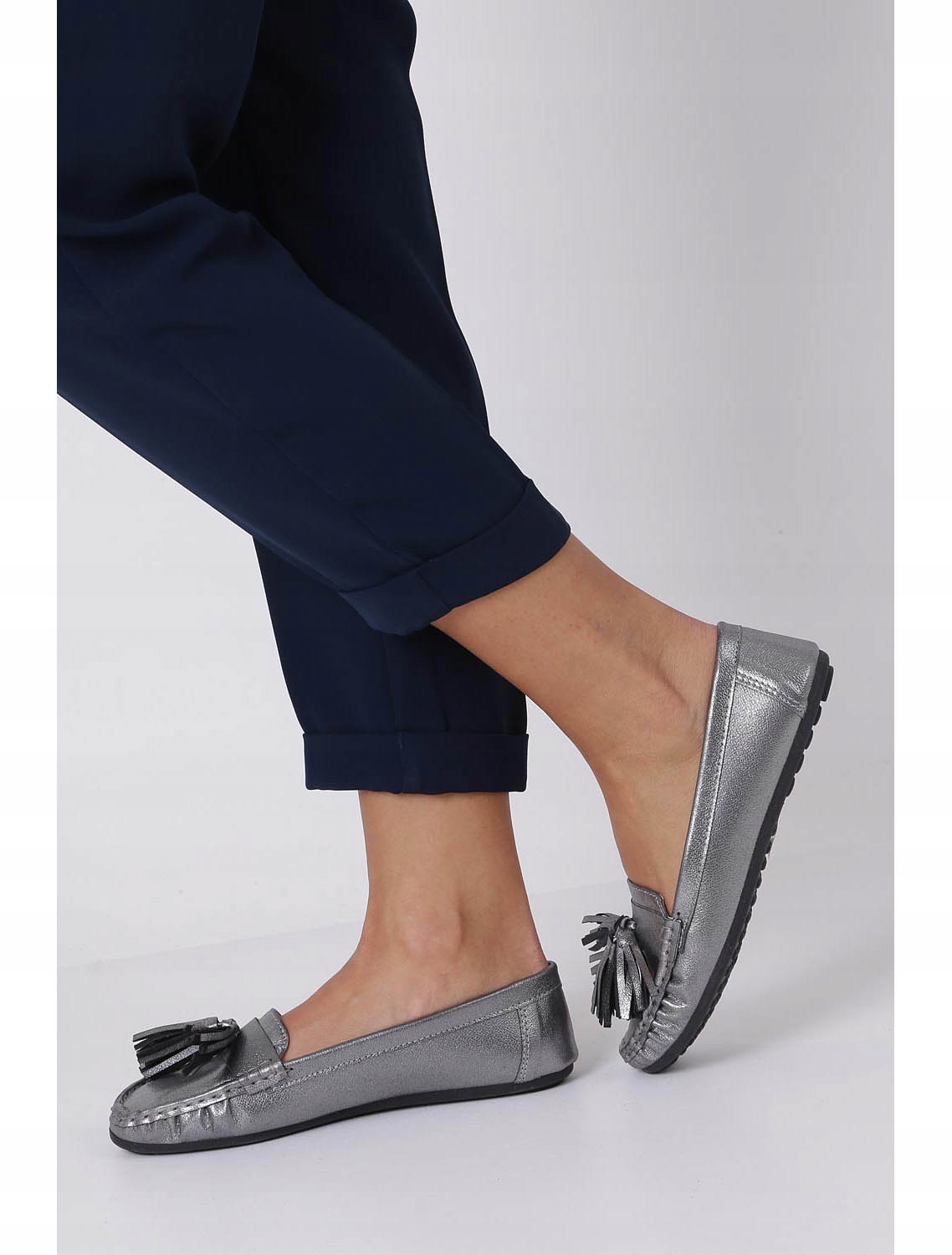 PÓŁBUTY MOKASYNY SLIP ON WSUWANE MODNE FRĘDZLE r37 Wzór dominujący bez wzoru