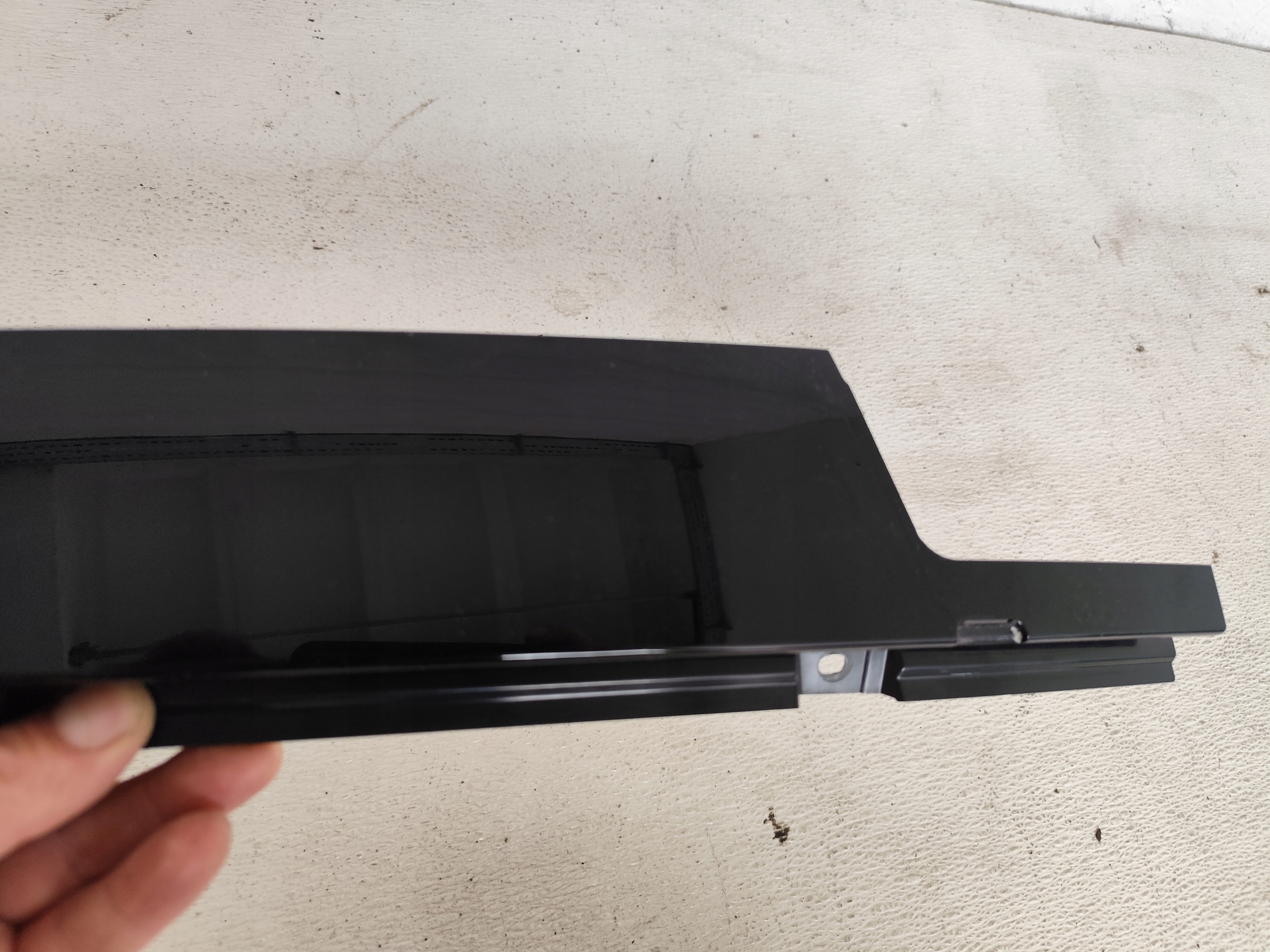 VOLVO XC60 II 2022 moulding vertical door left front