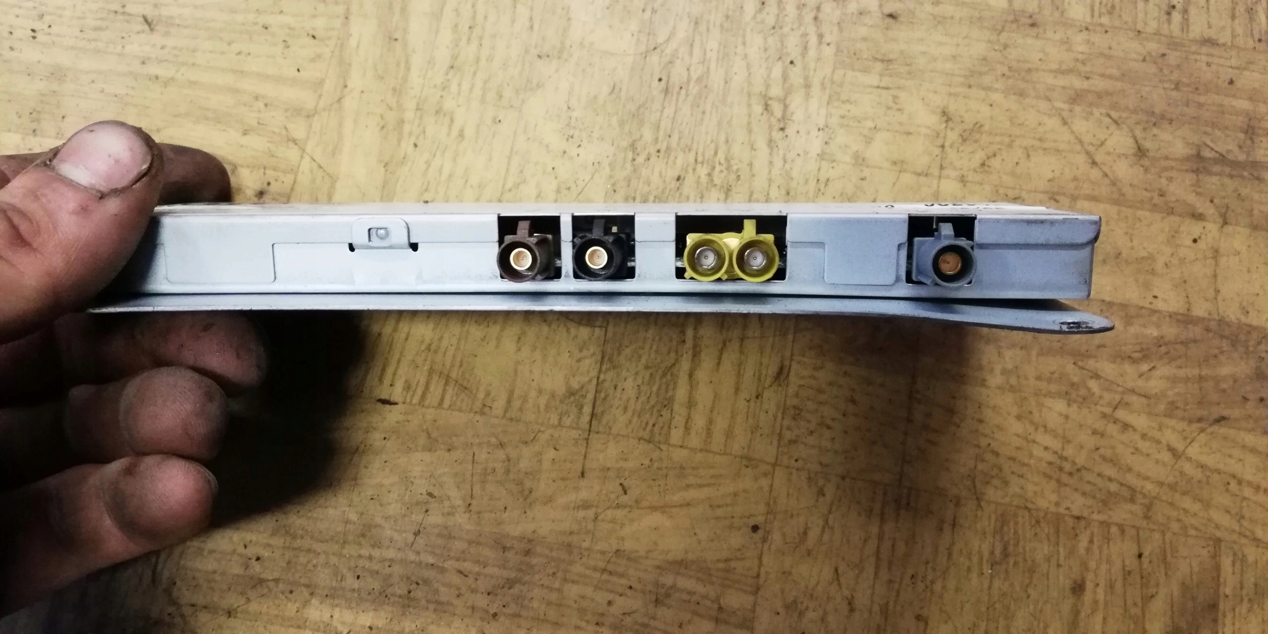 AUDI A4 B7 antenna amplifier 8E9035225P