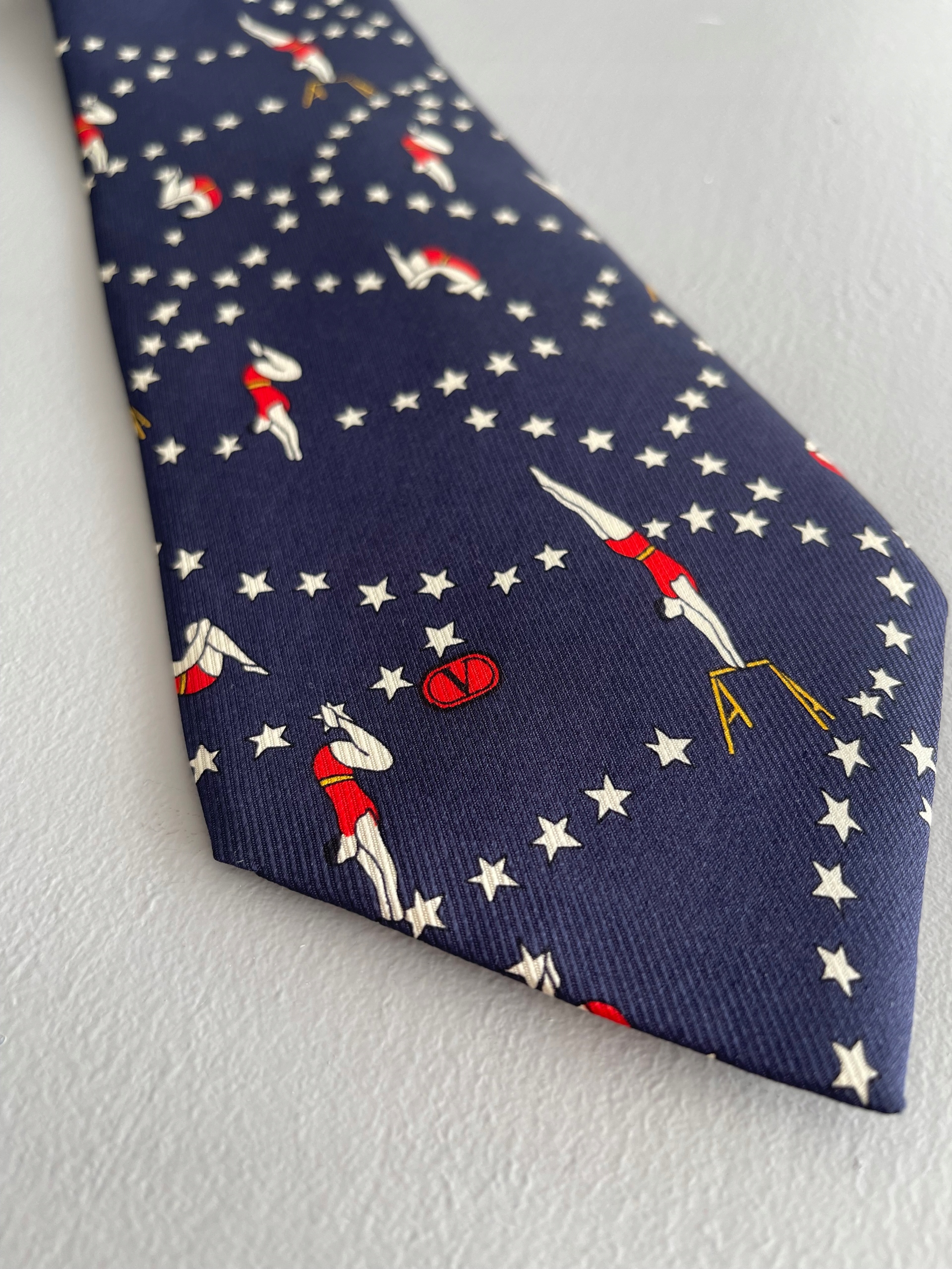 Valentino Garavani krawat 100% jedwab akrobatki Materiał dominujący jedwab