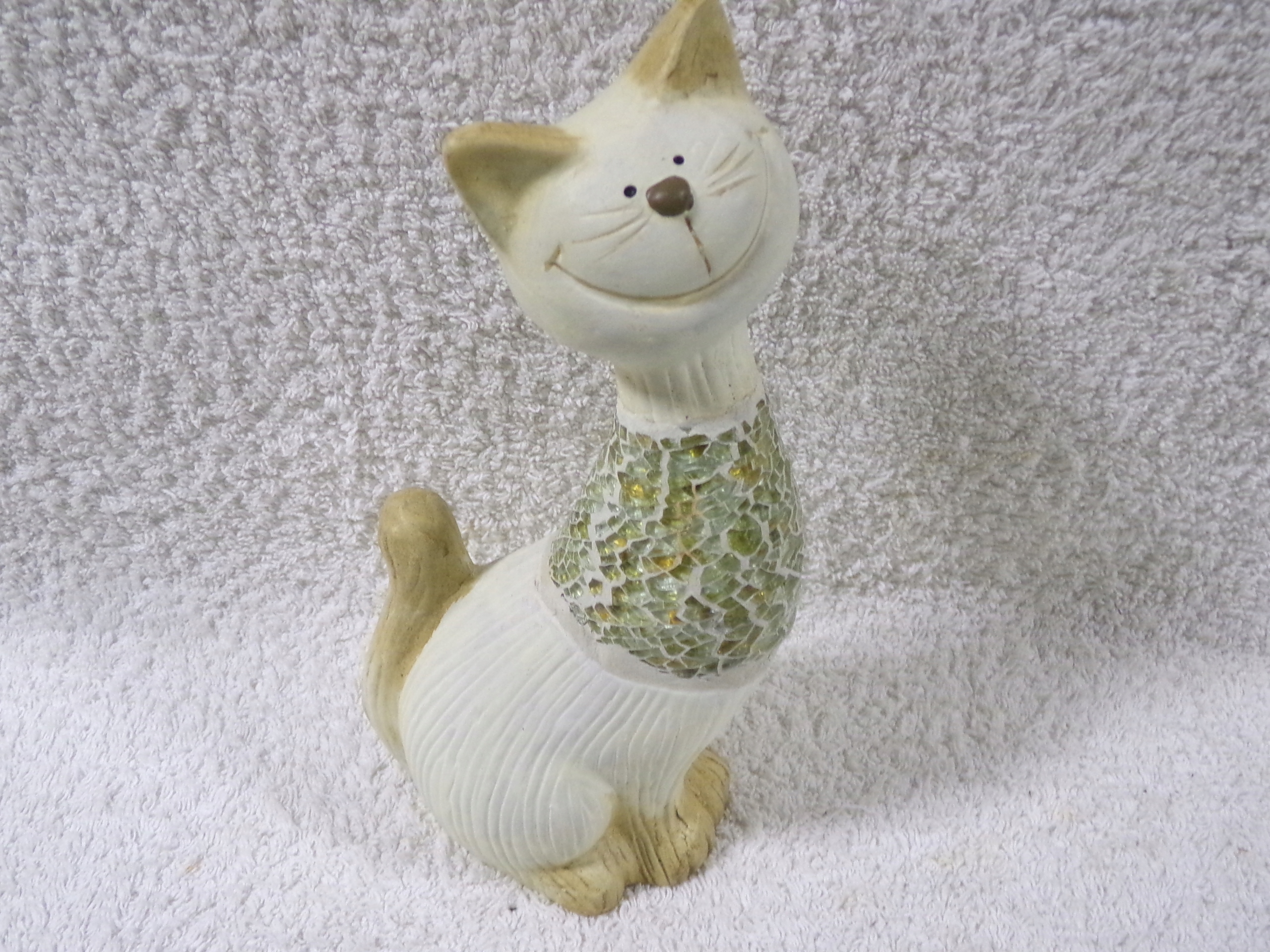 CERAMICZNA FIGURKA Z ZIELONĄ MOZAIKĄ