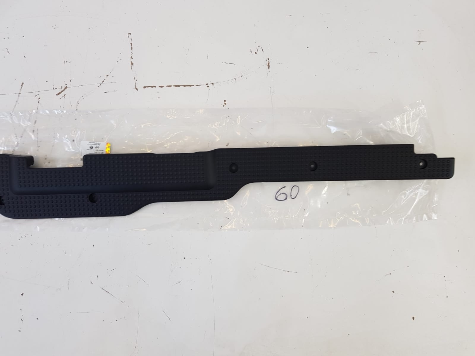 LISTWA PROGOWA POD DRZWI TRAFIC III VIVARO B Producent części Renault OE