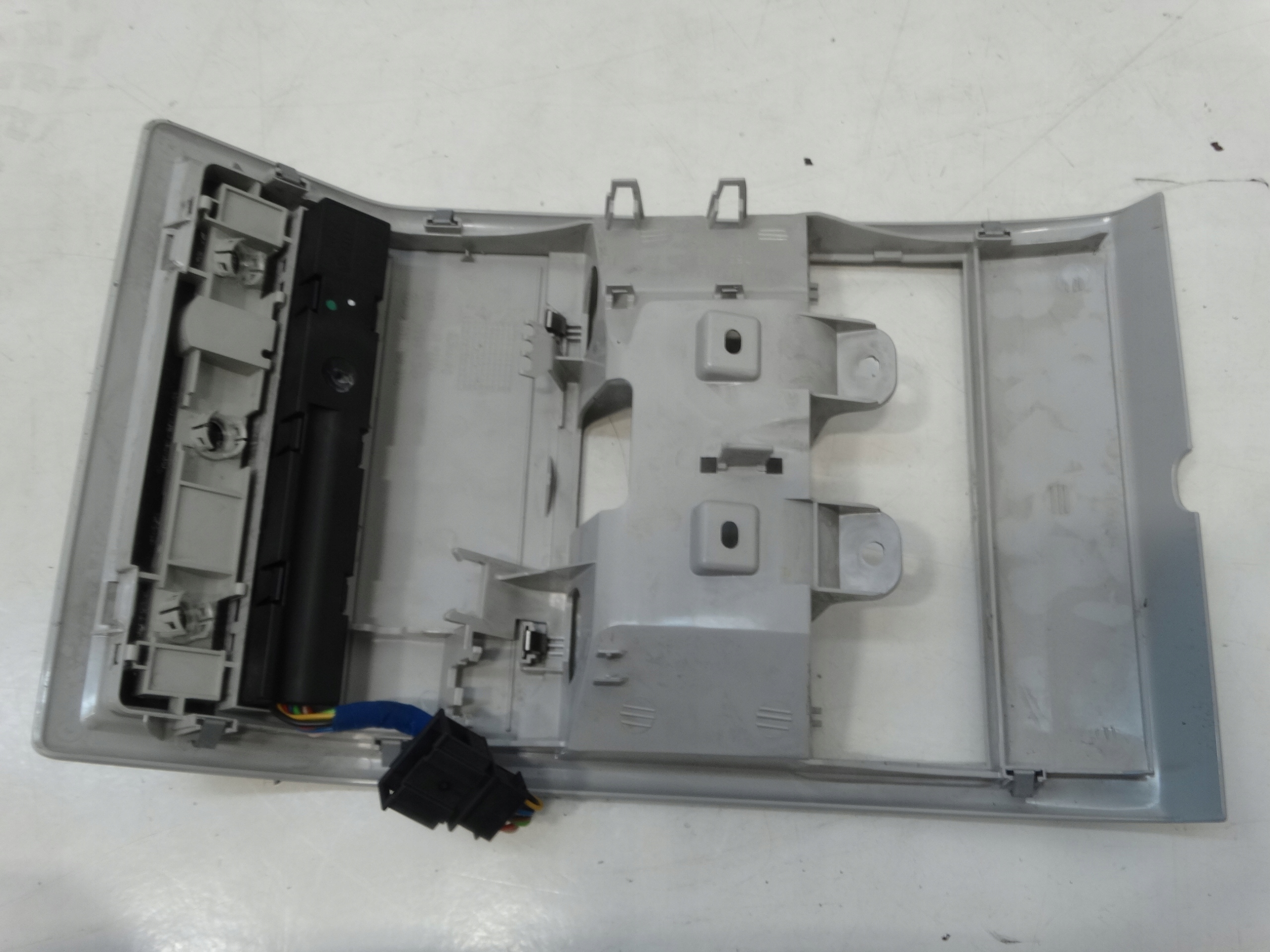 PANEL OSWIETLENIE vnitra předek VOLKSWAGEN T5 LIFT T6 7L6868349K