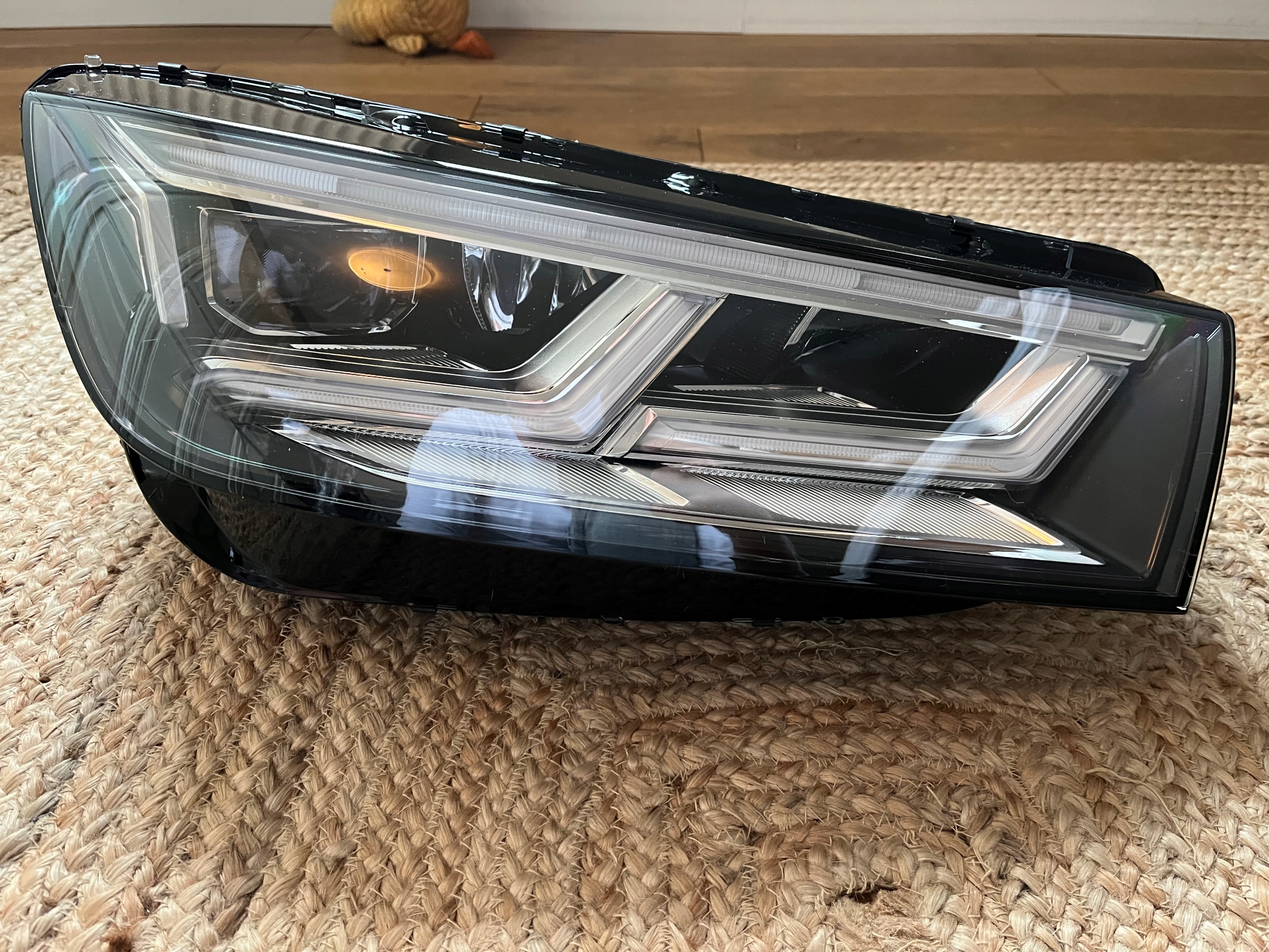 AUDI Q50a941034b ФАРИ ПОВНИЙ КОМПЛЕКТ LED USA комплект