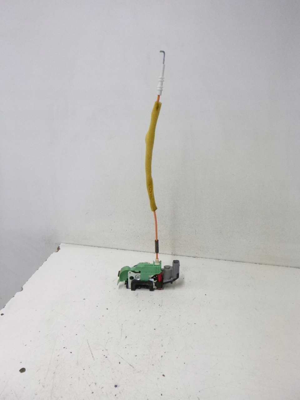 lock door rear part left Fiat Linea 2008r. 4 PIN