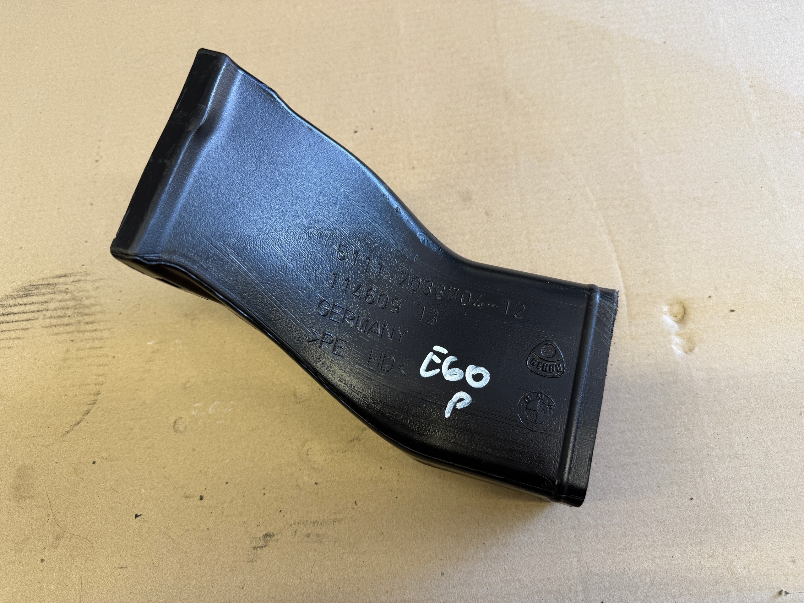BMW E60 E61 intake drain air right 7033704