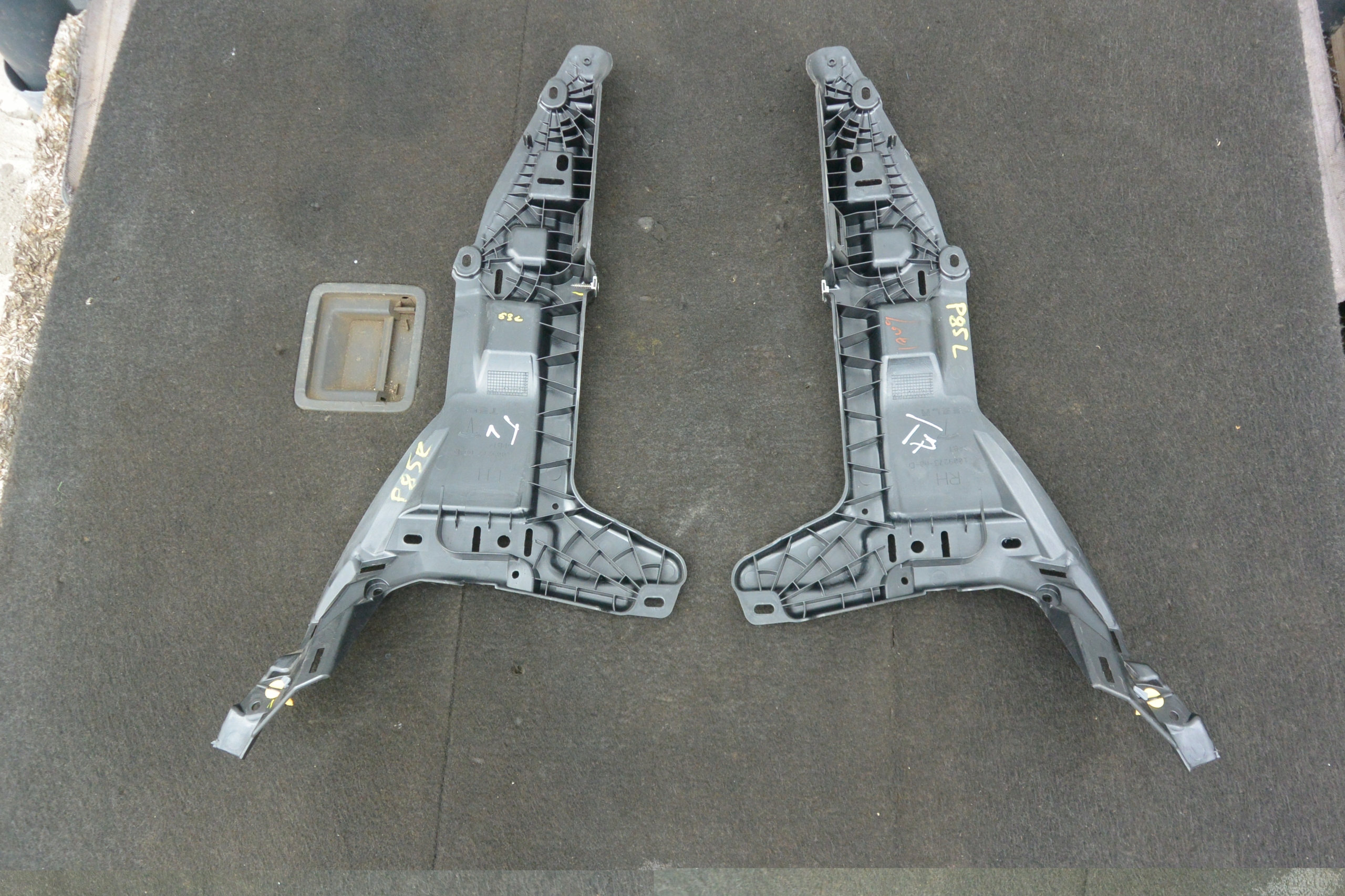 holder upholstery SLUPKA right left TESLA S