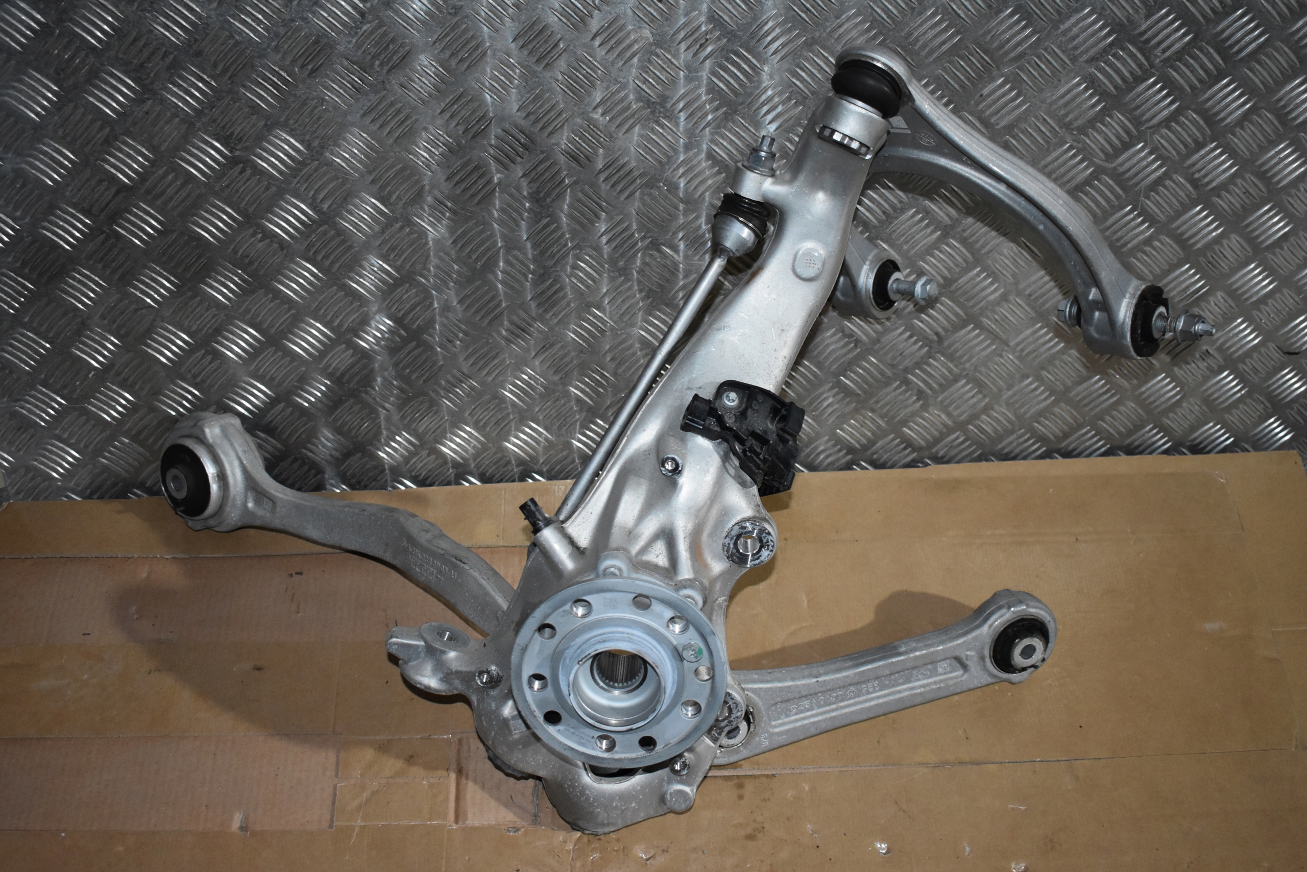 IDEALNE sususpension front front left MERCEDES W214 4MATIC 1