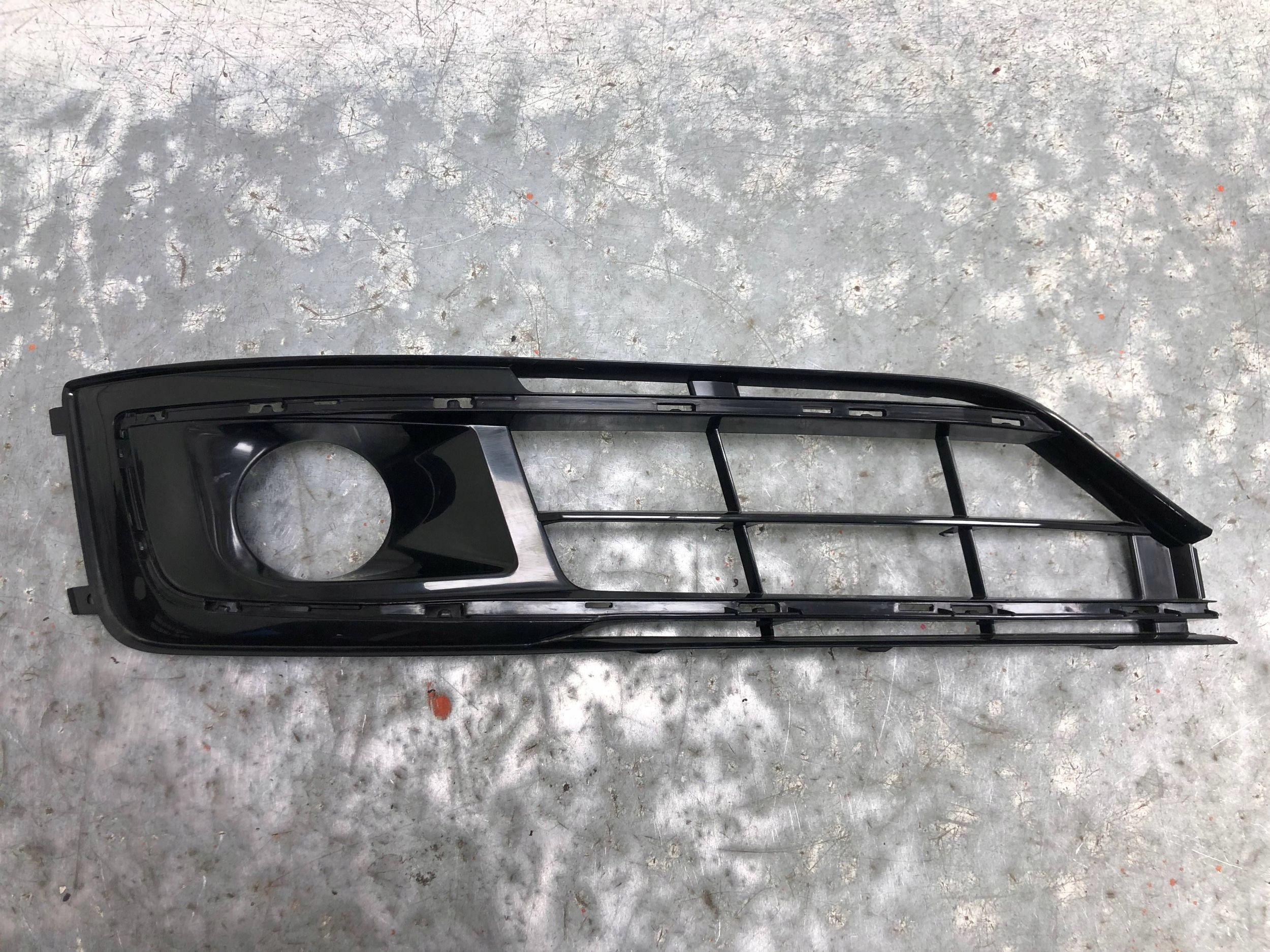 grid fog lights right front AUDI A8 D4 LIFT 4H0807680P