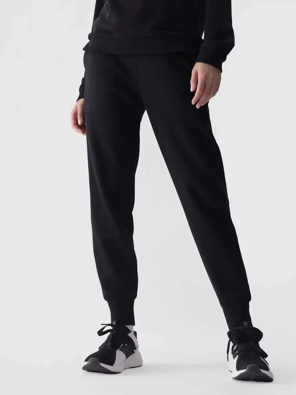 SPODNIE DRESOWE DAMSKIE 4F SPORTOWE DRESY BAWEŁNIANE Z KIESZENIAMI M00T0946 Cechy dodatkowe brak