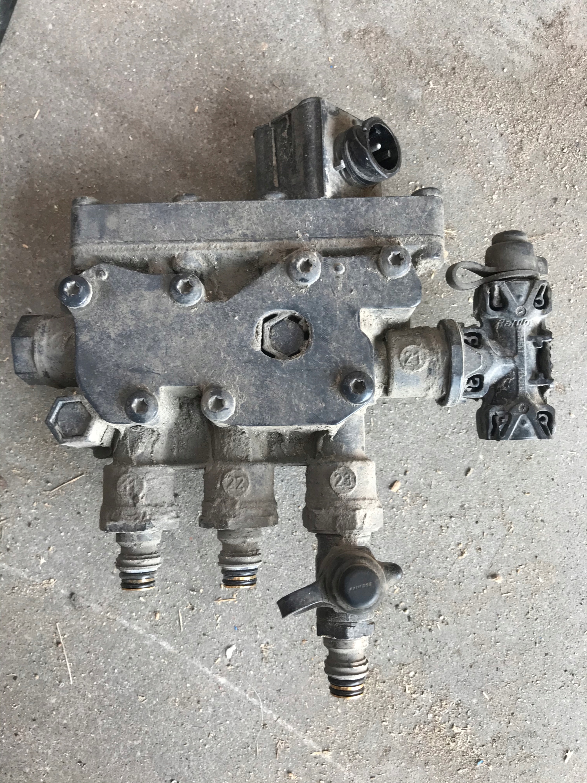 IVECO STRALIS КЛАПАН ПОДУШКИ ECAS 4728800200