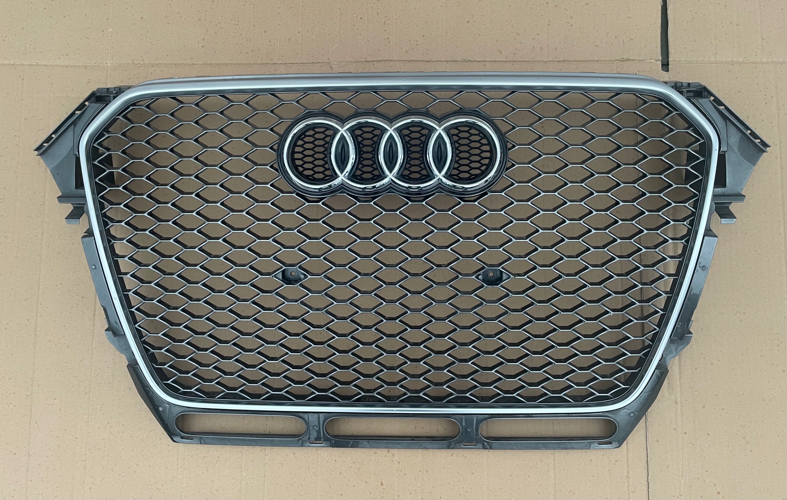 AUDI RS4 B8 LIFT ATRAPA GRILL