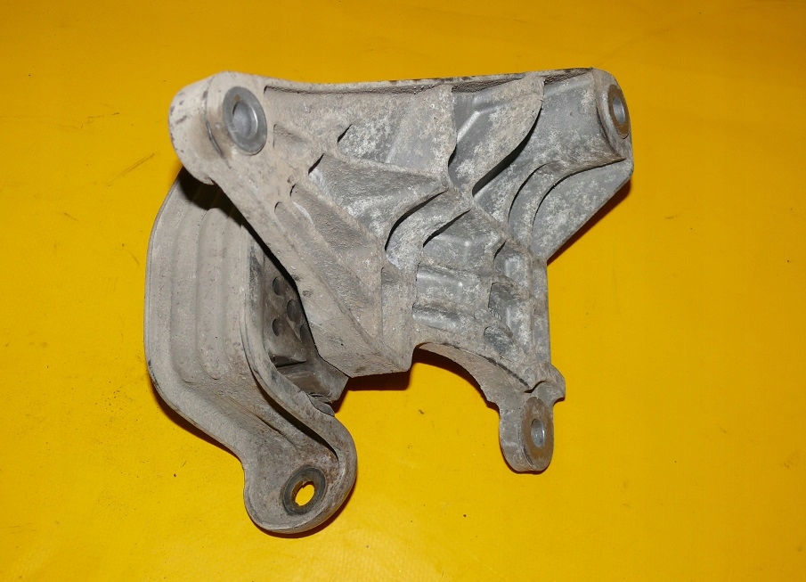 PODUSZKA SKRZYNI BIEGÓW VW TRANSPORTER V T5 2.5TDI Producent części Volkswagen OE