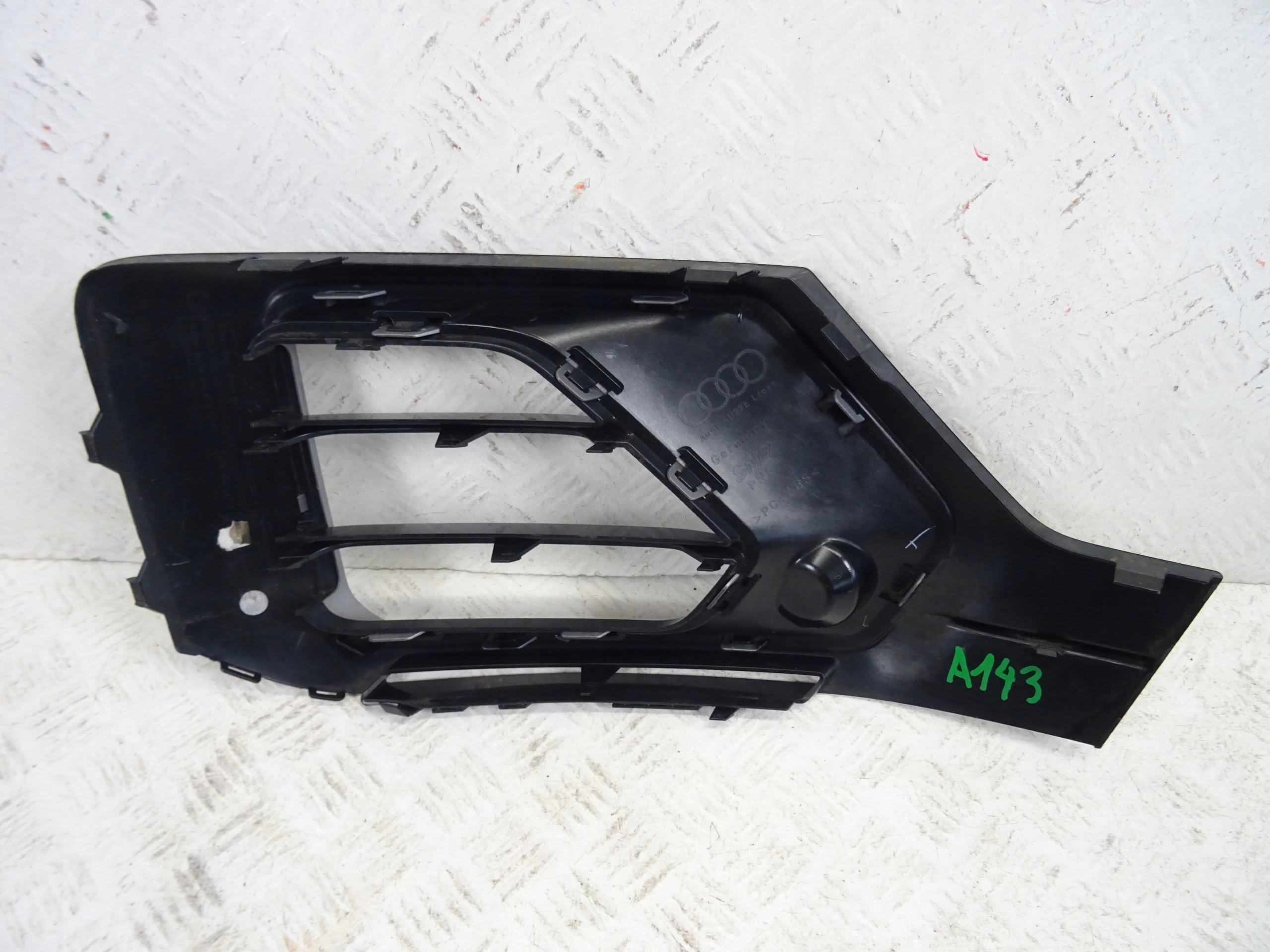 AUDI Q2 81A left grid of a bumper front front
