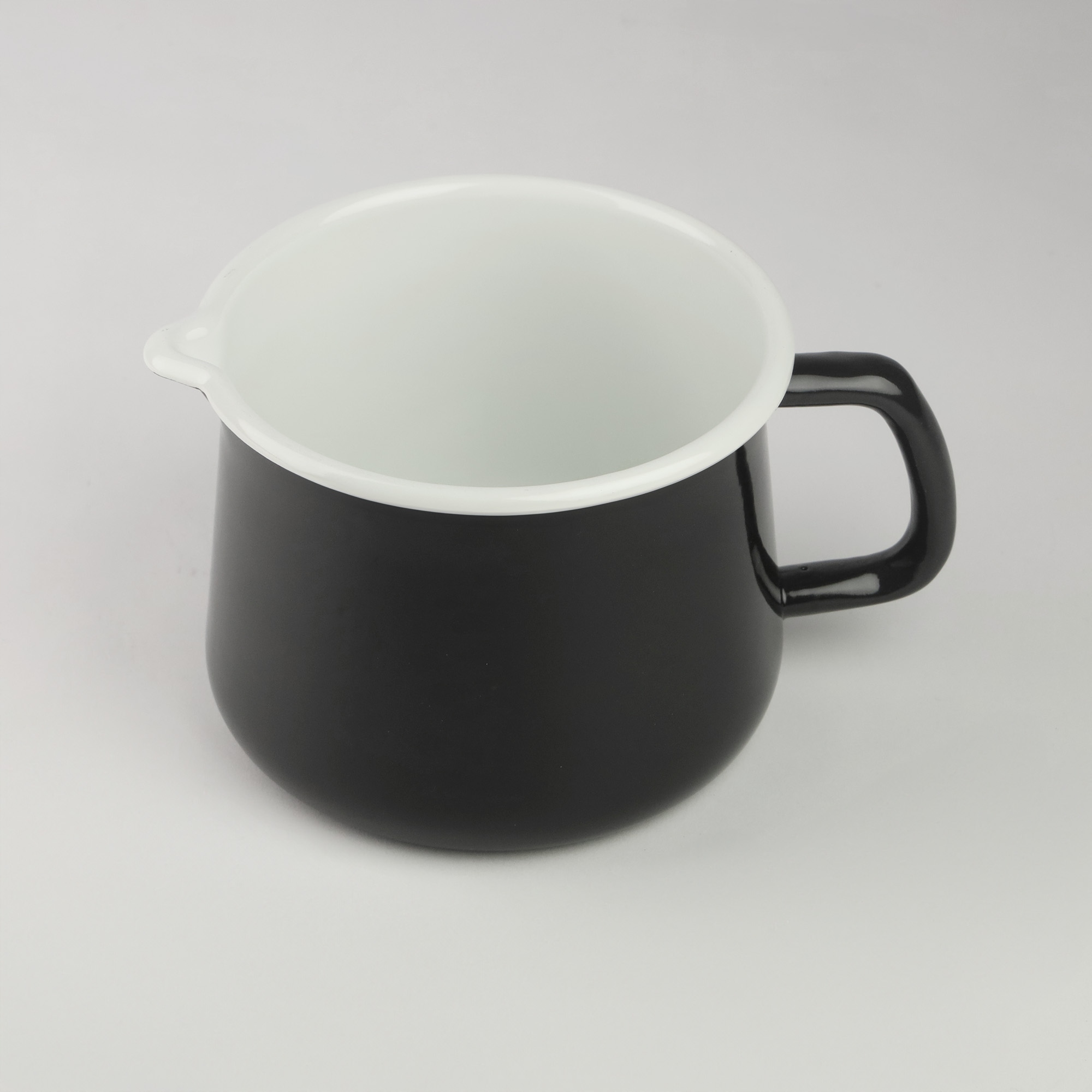 EMALIOWANY KUBEK Z WYLEWKĄ DZBANUSZEK NA KUCHENKĘ Z DZIÓBKIEM 1,7L CZARNY