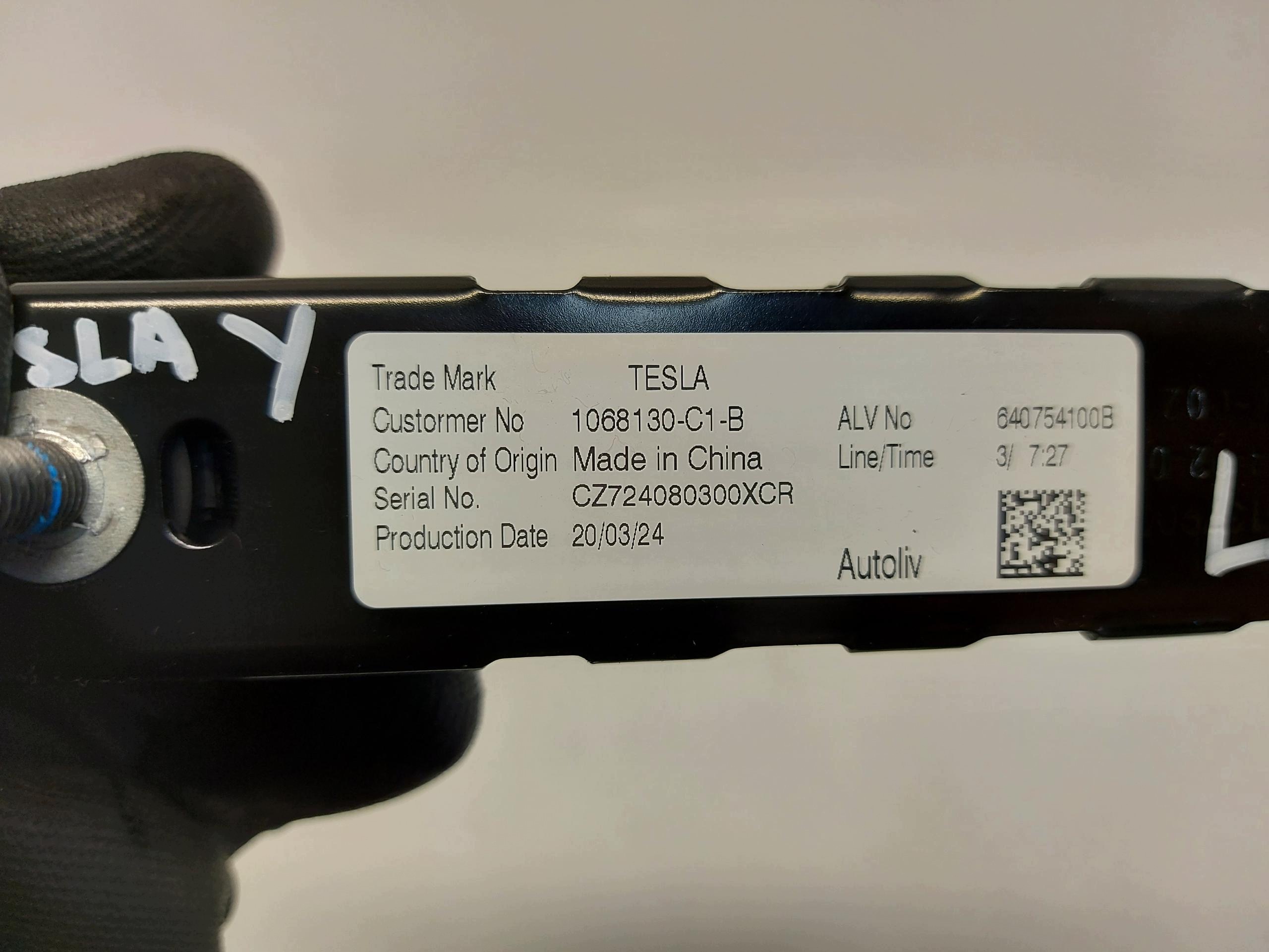 TESLA MODEL Y 2024r rail control supports 1068130-C1-B