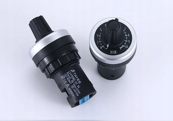 POTENCJOMETR OBROTOWY REZYSTOR NASTAWNY 10kOhm 22mm IP65 R10K DO FALOWNIKA Typ osiowy