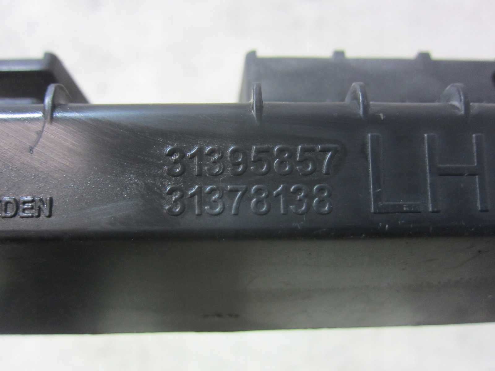 VOLVO XC90 II XC 90 left holder support console of the threshold left 31395857