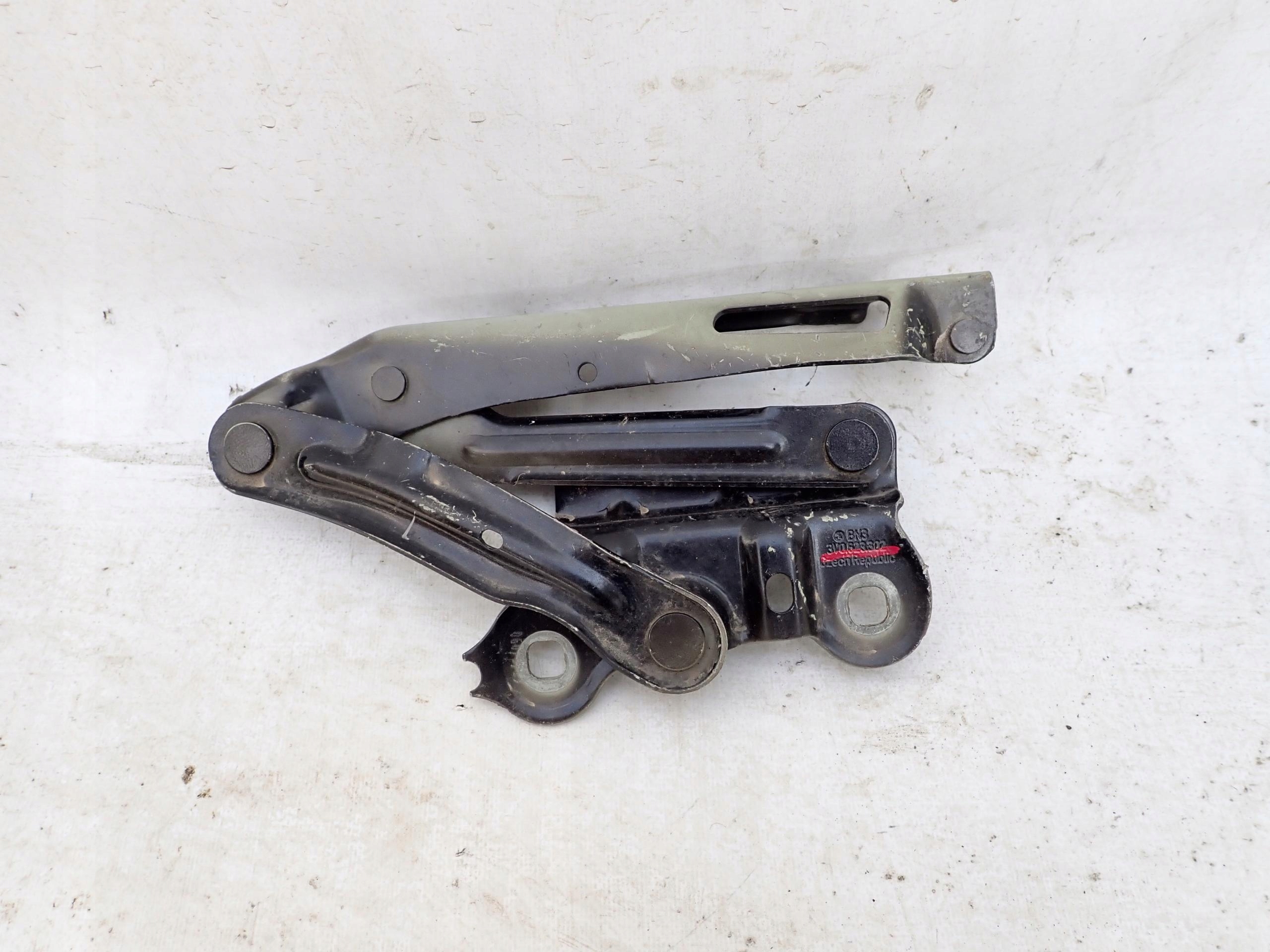 SKODA SUPERB III 3V0 hinge bonnets right 3V0823302