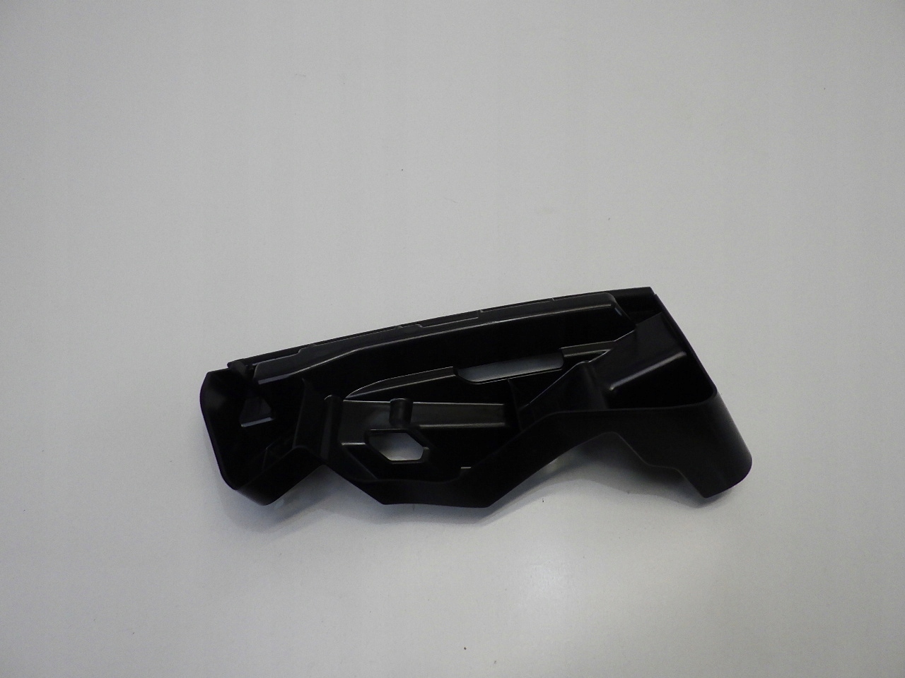 71734-63T0 - SX4 S CROSS 22R N. MODEL крепление лампы передняя левая