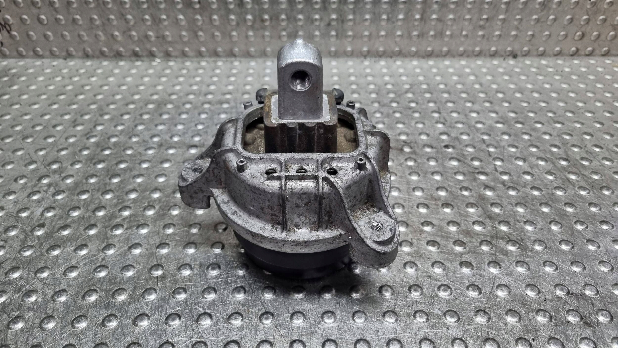engine mount left 6785601 BMW F10 F11 2.0 D