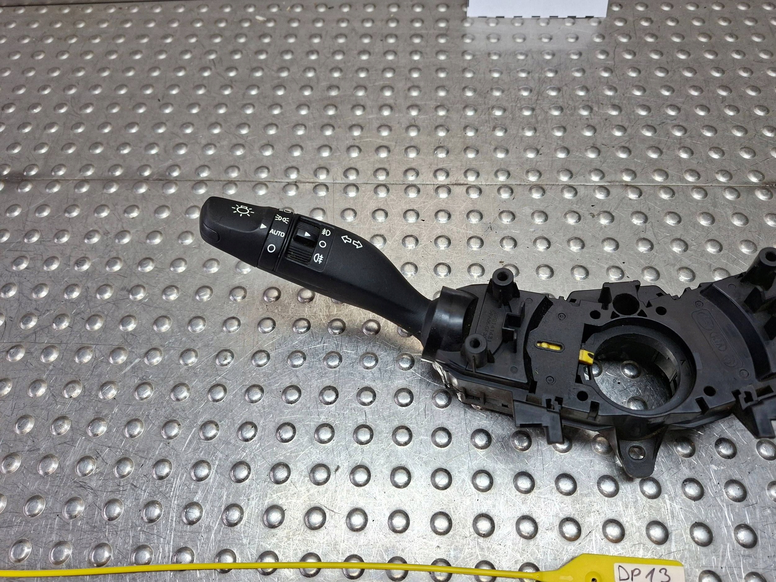 steering wheel levers and controls control HYUNDAI I20 14