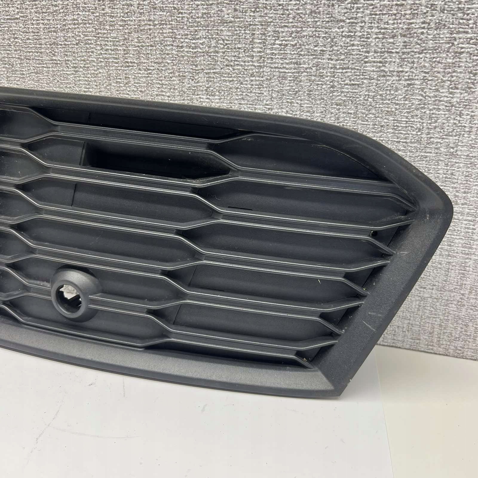 AUDI A6 C8 grille of a bumper grid black left 4K0807151A