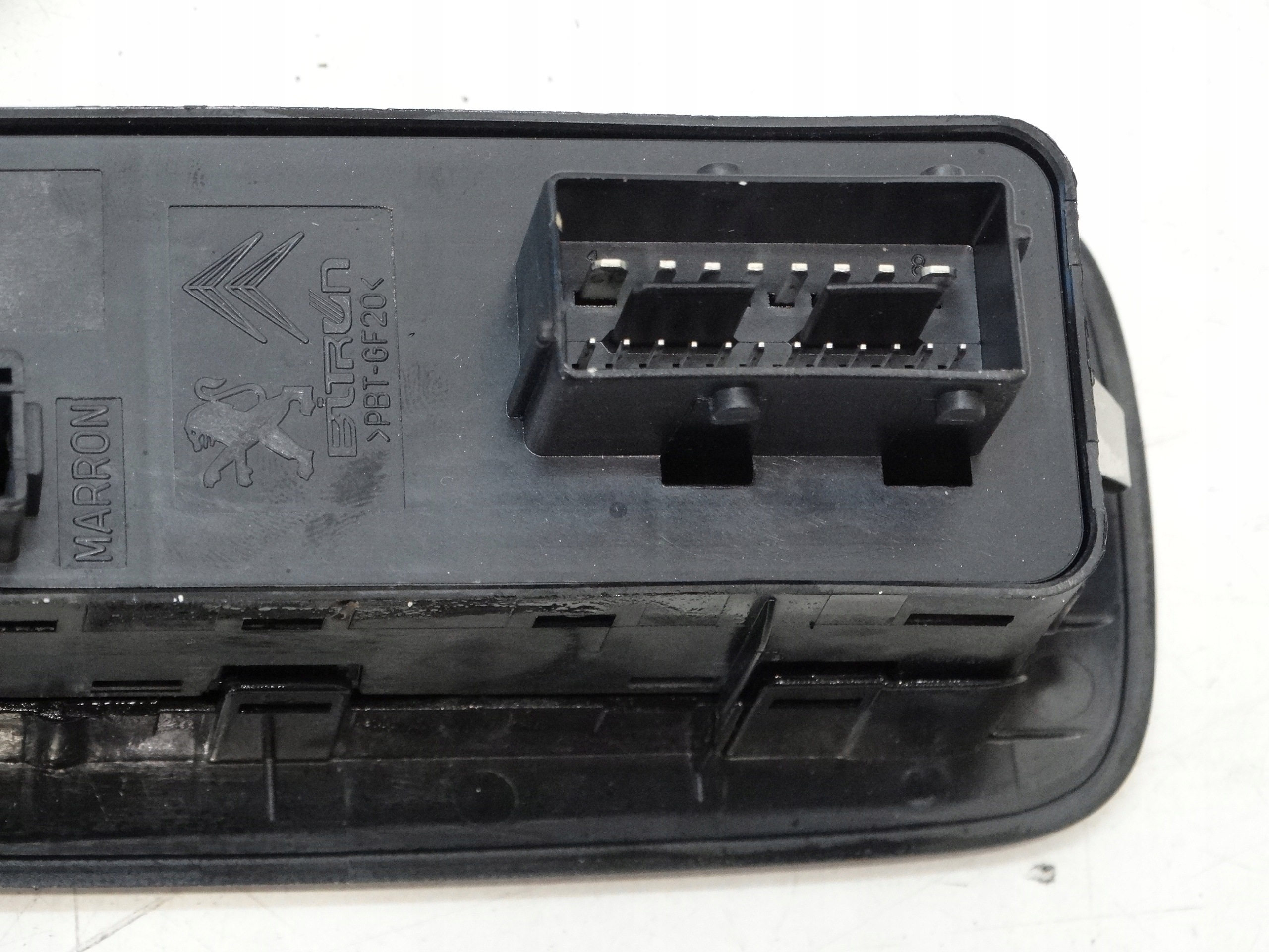 PANEL switch of control of the window left front PEUGEOT 208 2008 and 98242539ZD