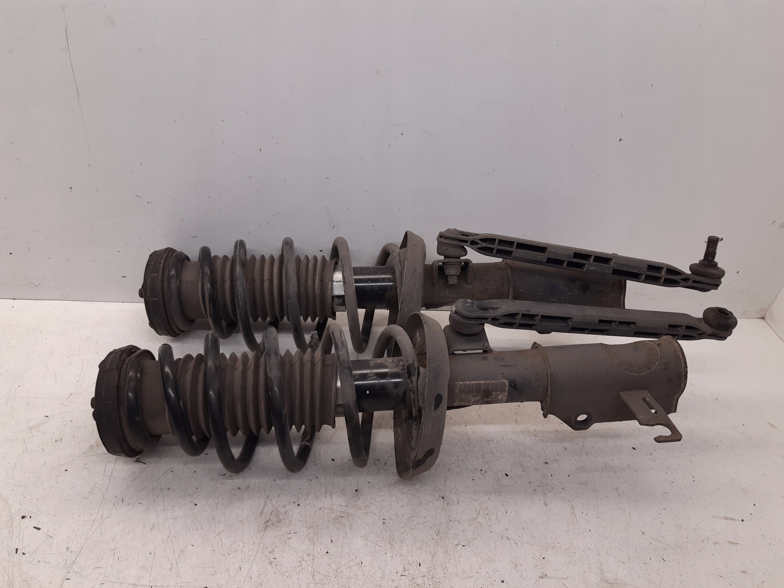 shock absorbers springs front para 13412612 Opel Astra J