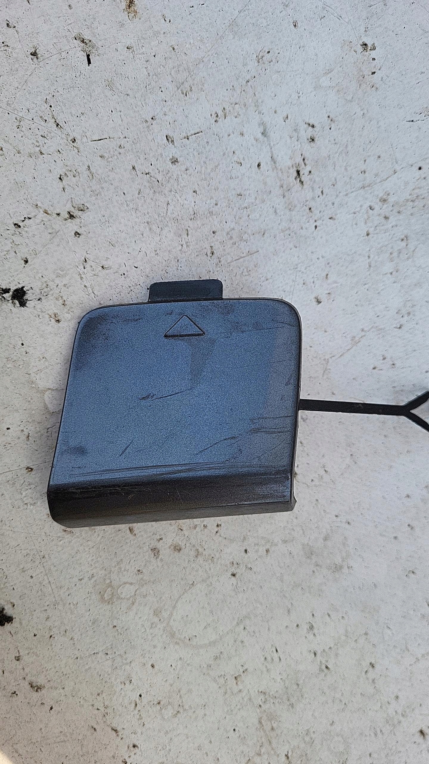 BMW 2 F45 M-Paket 14- Abschleppöse der Stoßstange heck