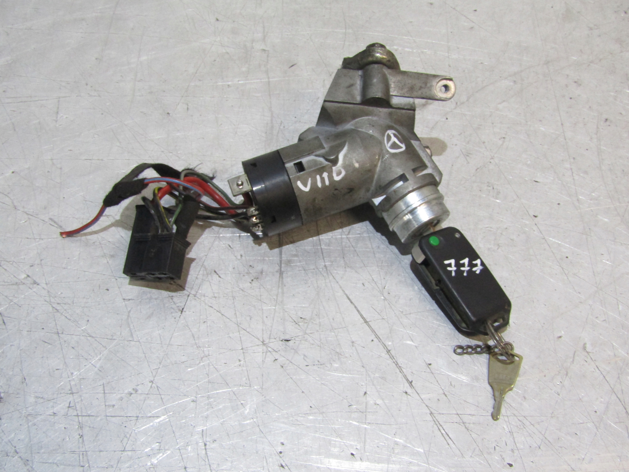 STACYJKA Z KLUCZYKIEM MERCEDES VITO W638 Producent części Mercedes-Benz OE