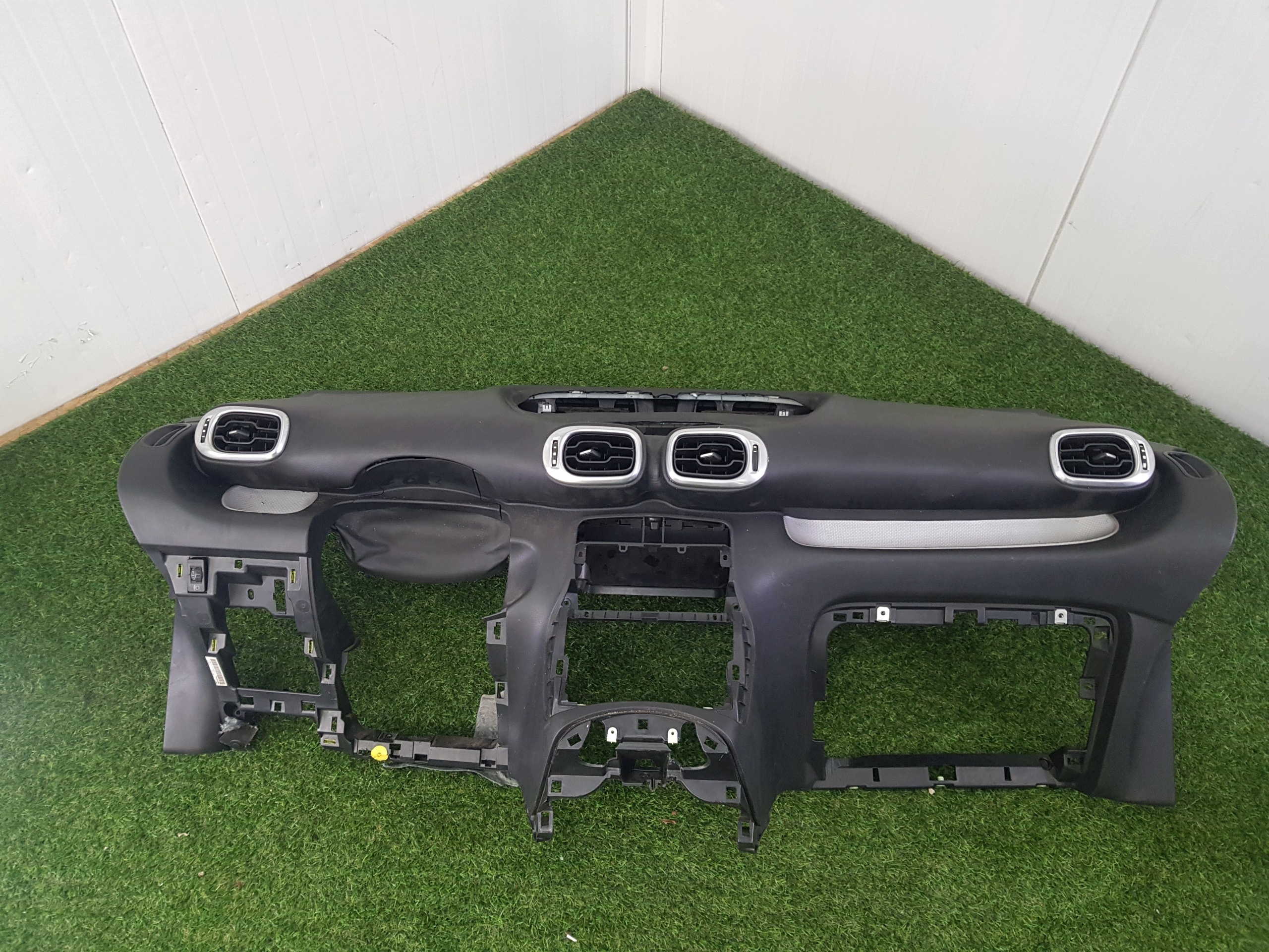 dashboard instrument panel + airbags + tension belts CITROEN C3 PICASSO 2010