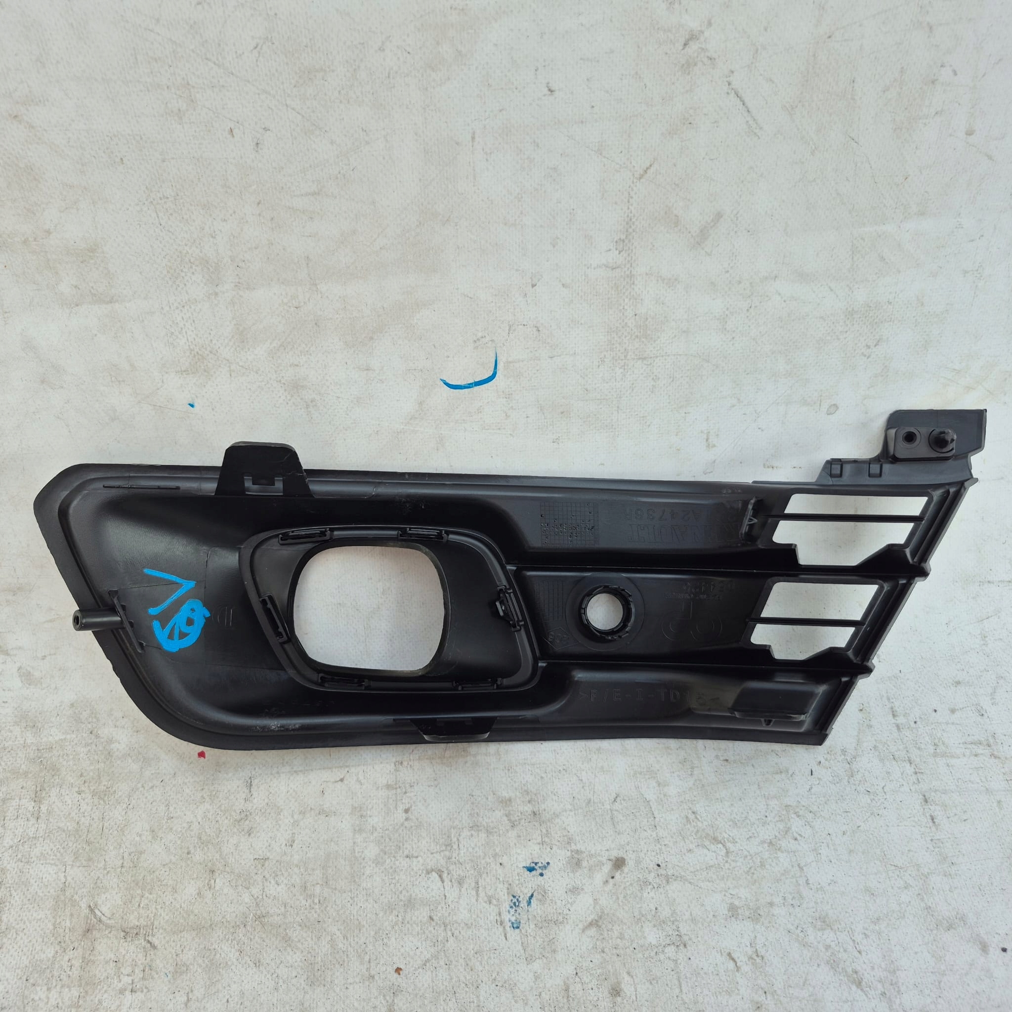 RENAULT CAPTUR LIFT 17- grid of a bumper right front 261A24736R