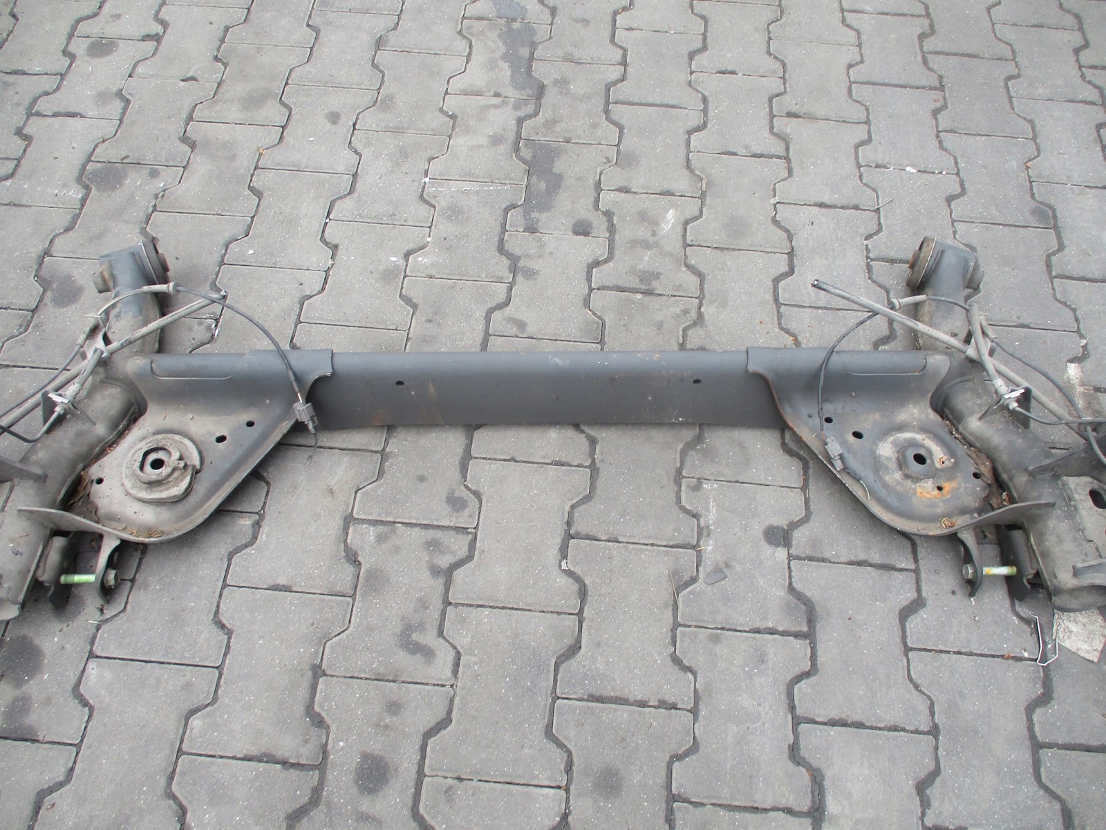 OŚ TYŁ BELKA NISSAN LEAF II 40KWH Typ samochodu Samochody osobowe