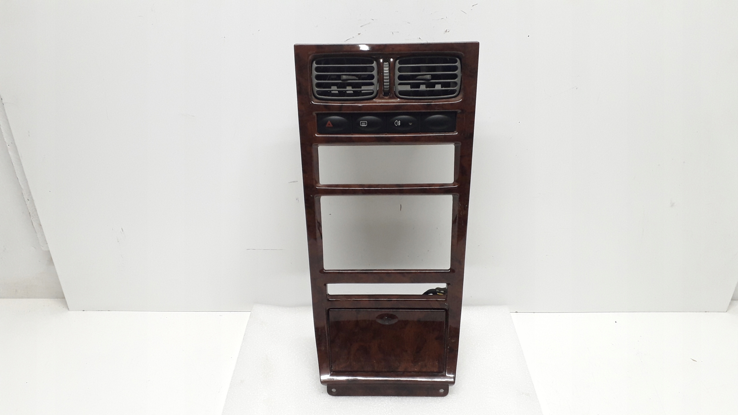 KORANDO II 2 96- PANEL ŚRODKOWY RAMKA POPIELNICZKA