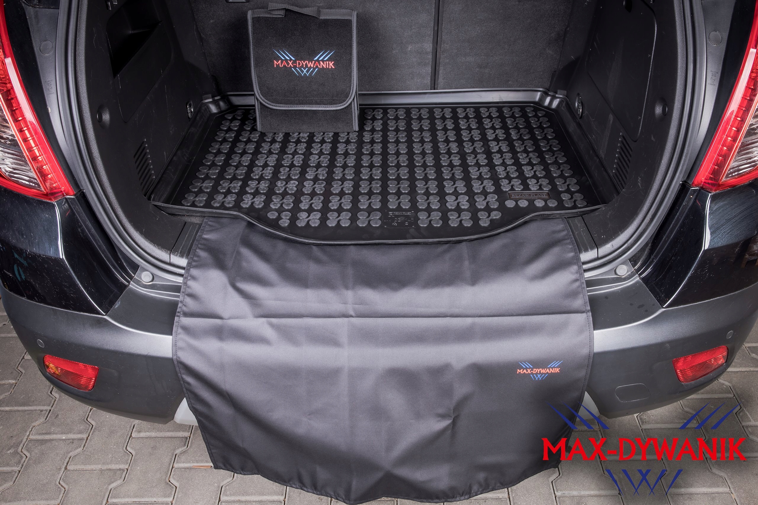 Renault Megane IV Sedan 2016- Mata z osłoną Materiał kauczuk