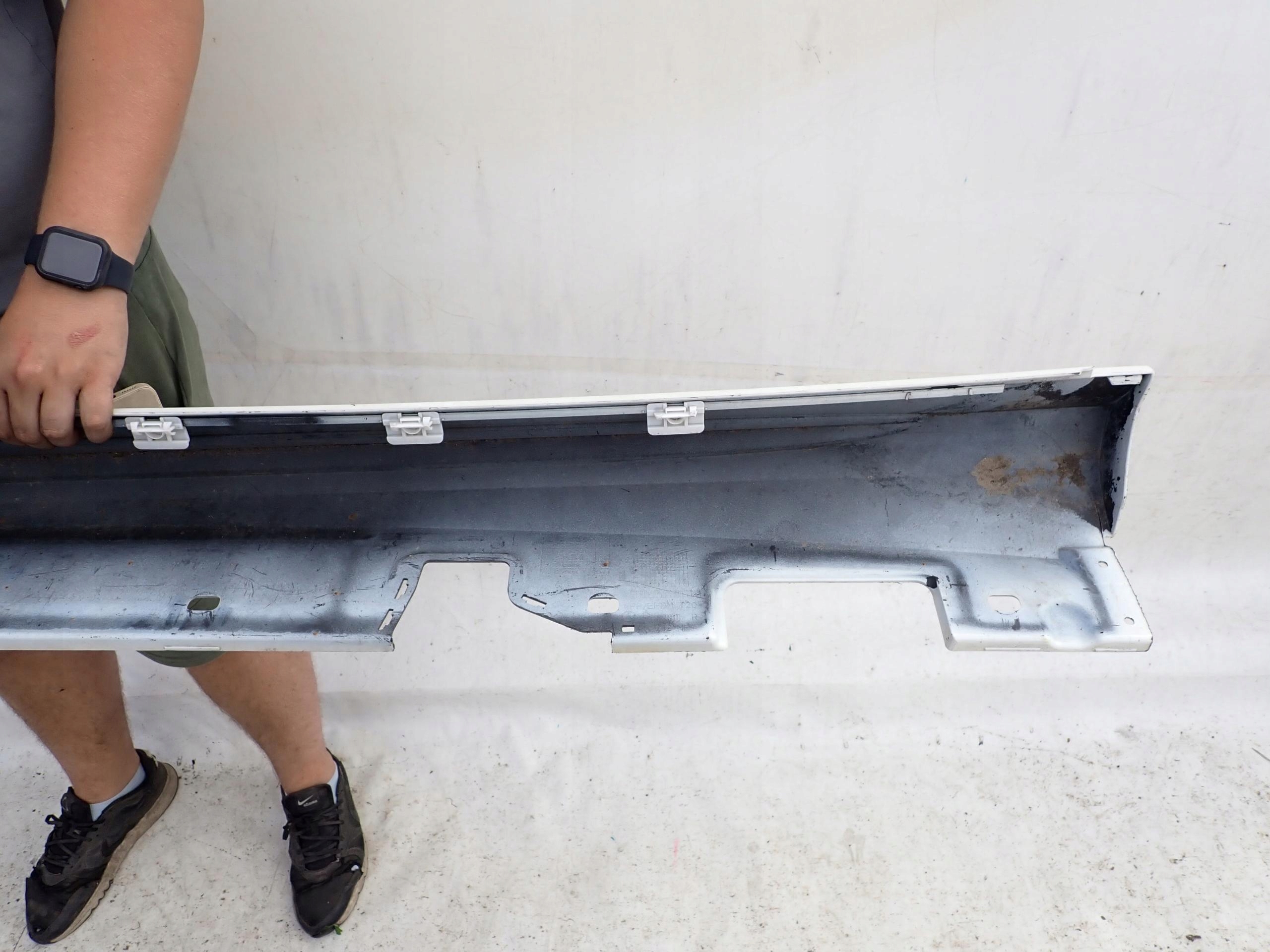 MERCEDES E-KLASA W212 AMG LIFT 13- moulding threshold right