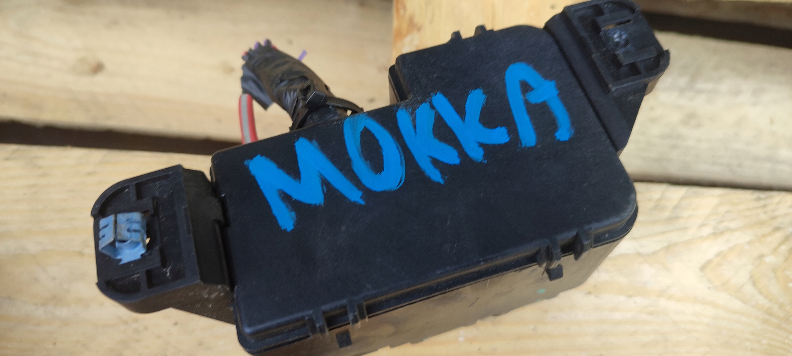 fuse box OPEL MOKKA 826166