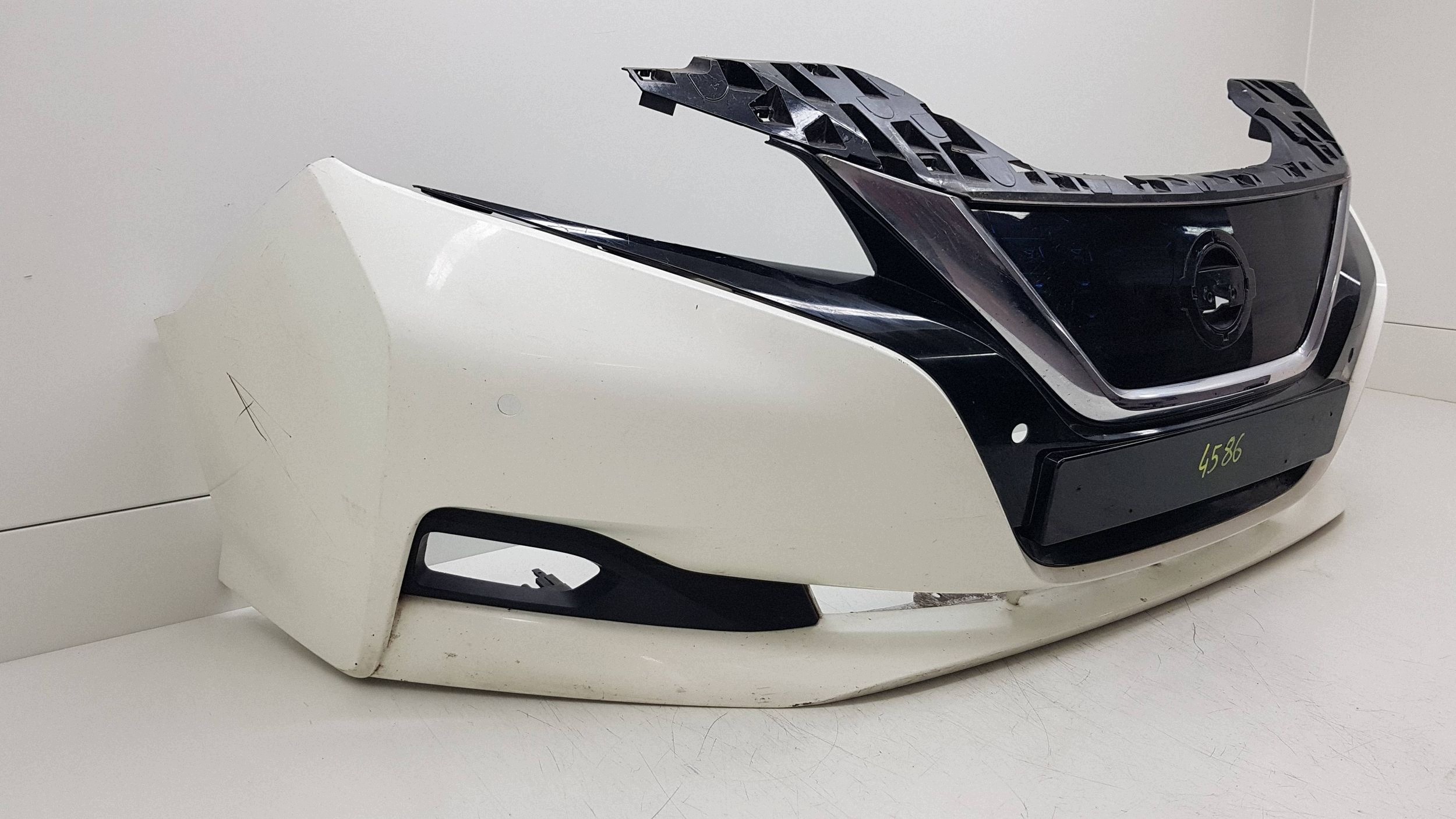 NISSAN LEAF II 2017 - bumper front 62022-5SH0H