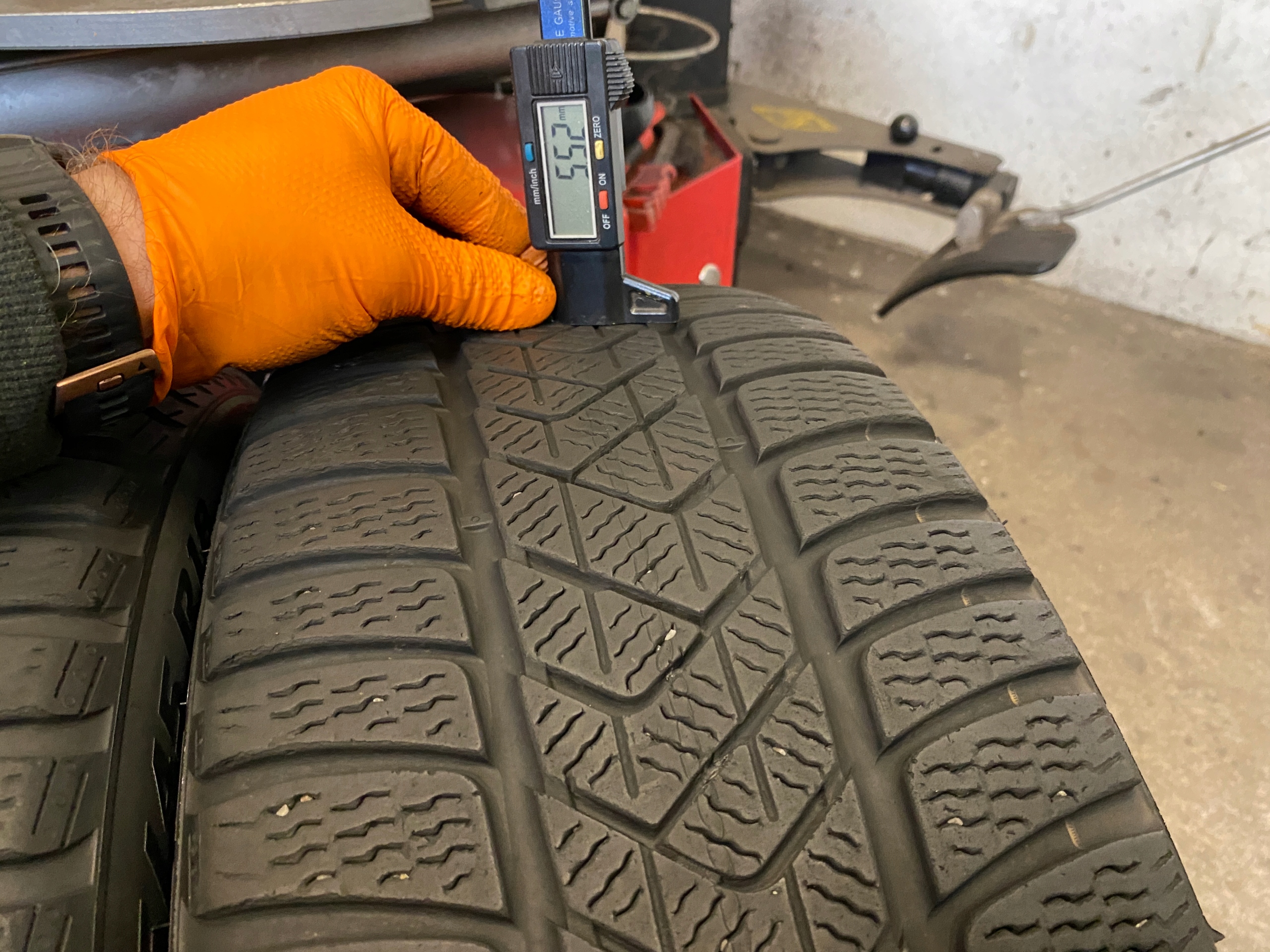 2 tyres winter 225/45R18 Pirelli Winter Sottozero 3 RUN FLAT 6mm